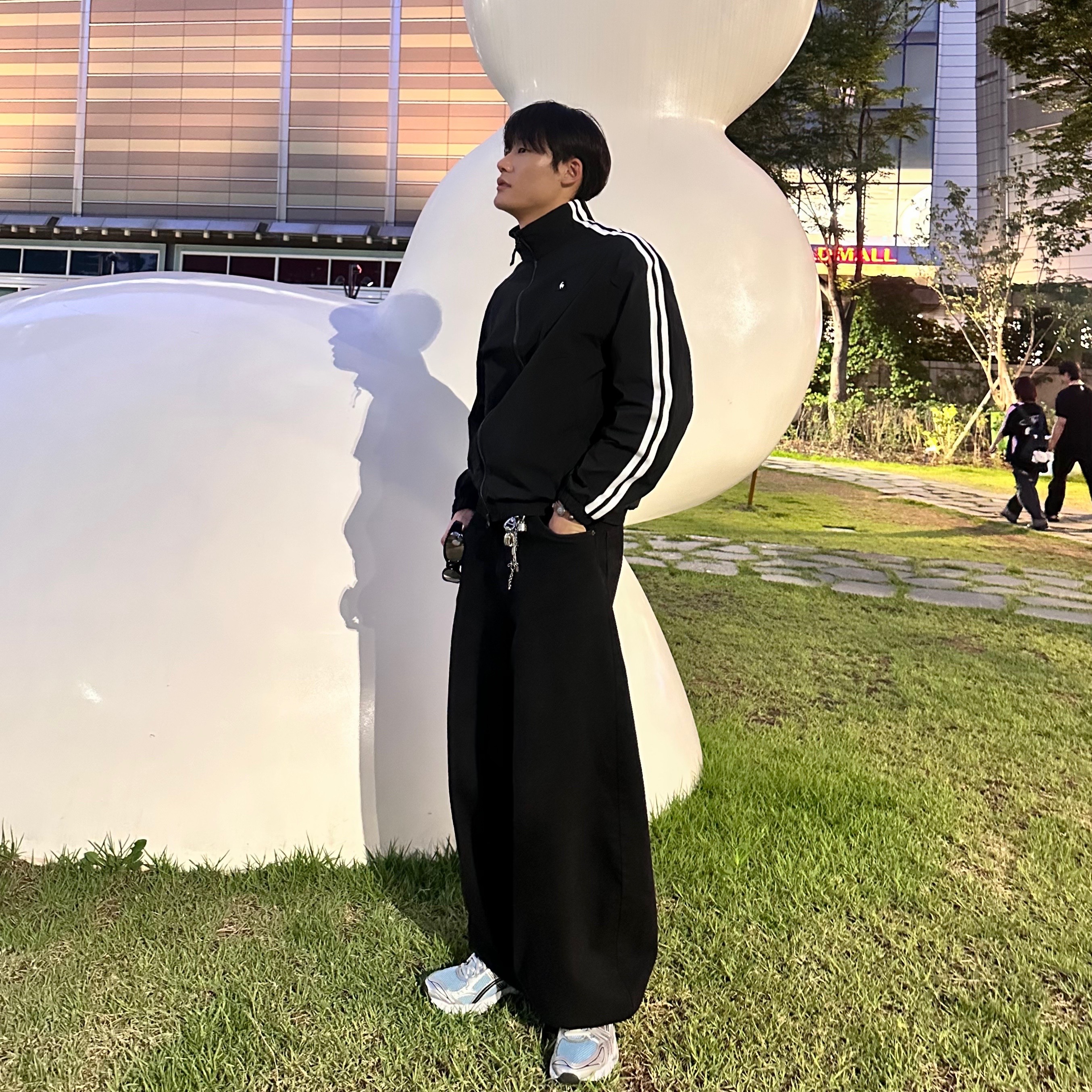 Apple AirPods Max Lightning Silver (Korean Ver.), Asics Gel-Kayano 14 Arctic Sky Pure Silver 착용 스타일 - 3