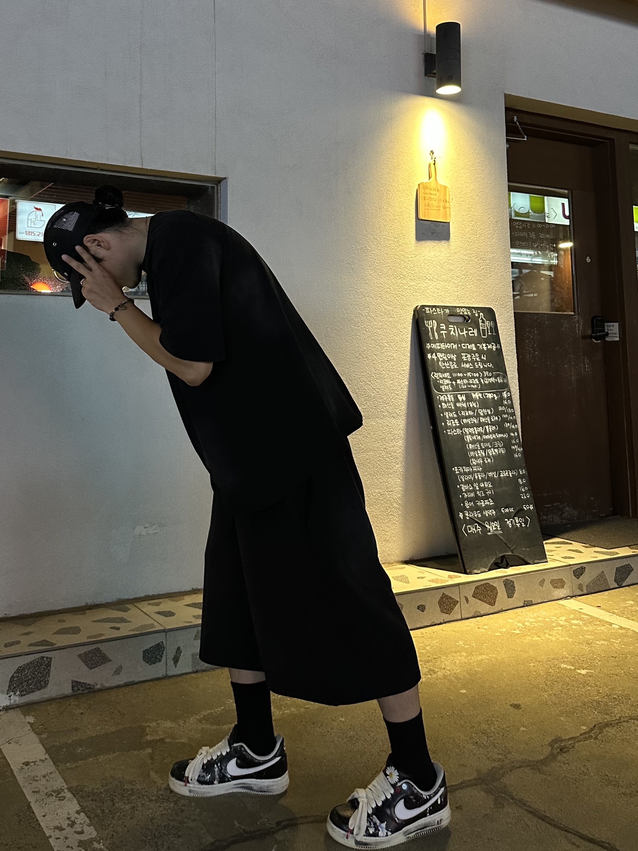 Undermycar MU.127 Classic Logo Brush Washed Sweat Shorts Black, Nike x Peaceminusone Air Force 1 Low Para-Noise 착용 스타일 - 4