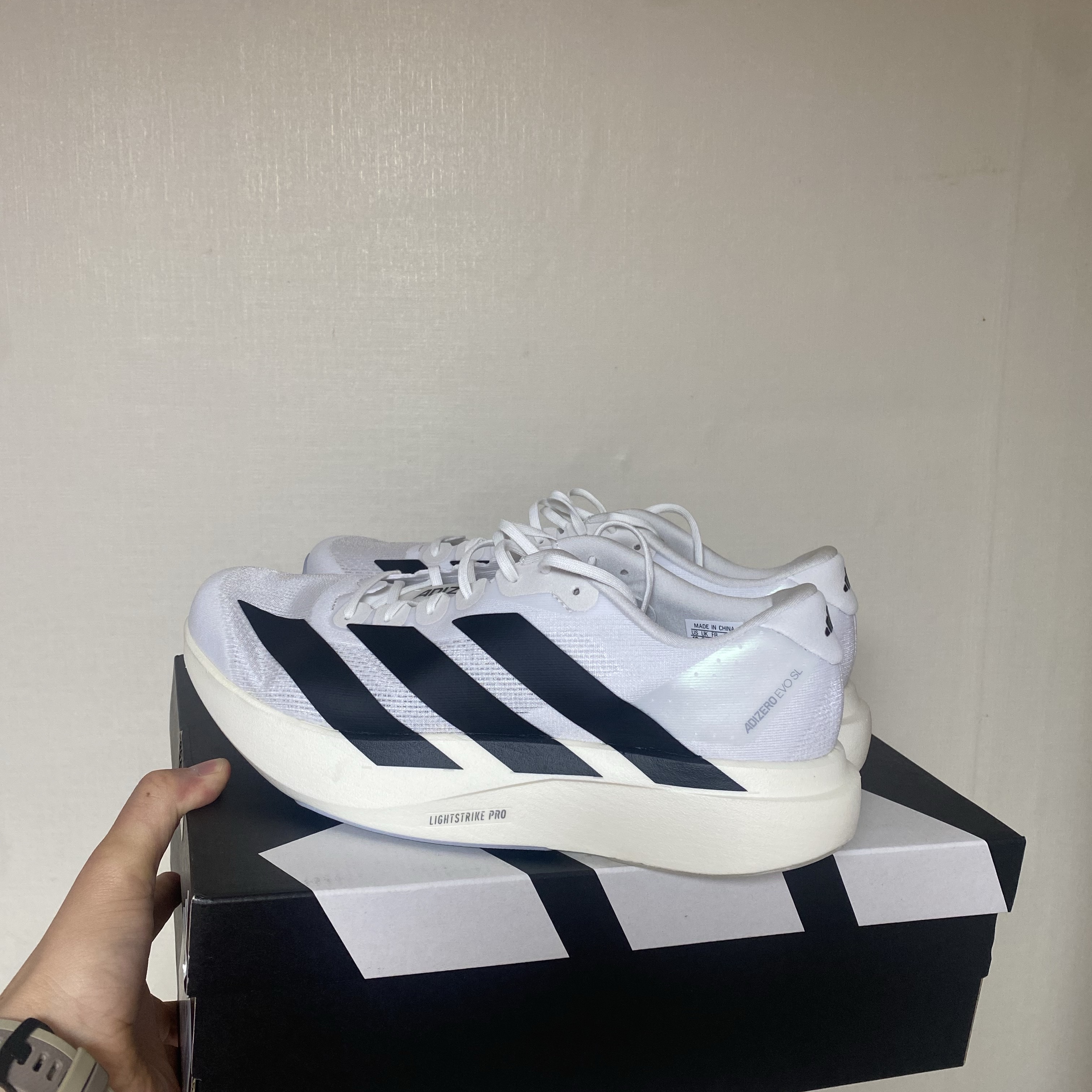 Adidas Adizero EVO SL Cloud White Core Black 착용 스타일