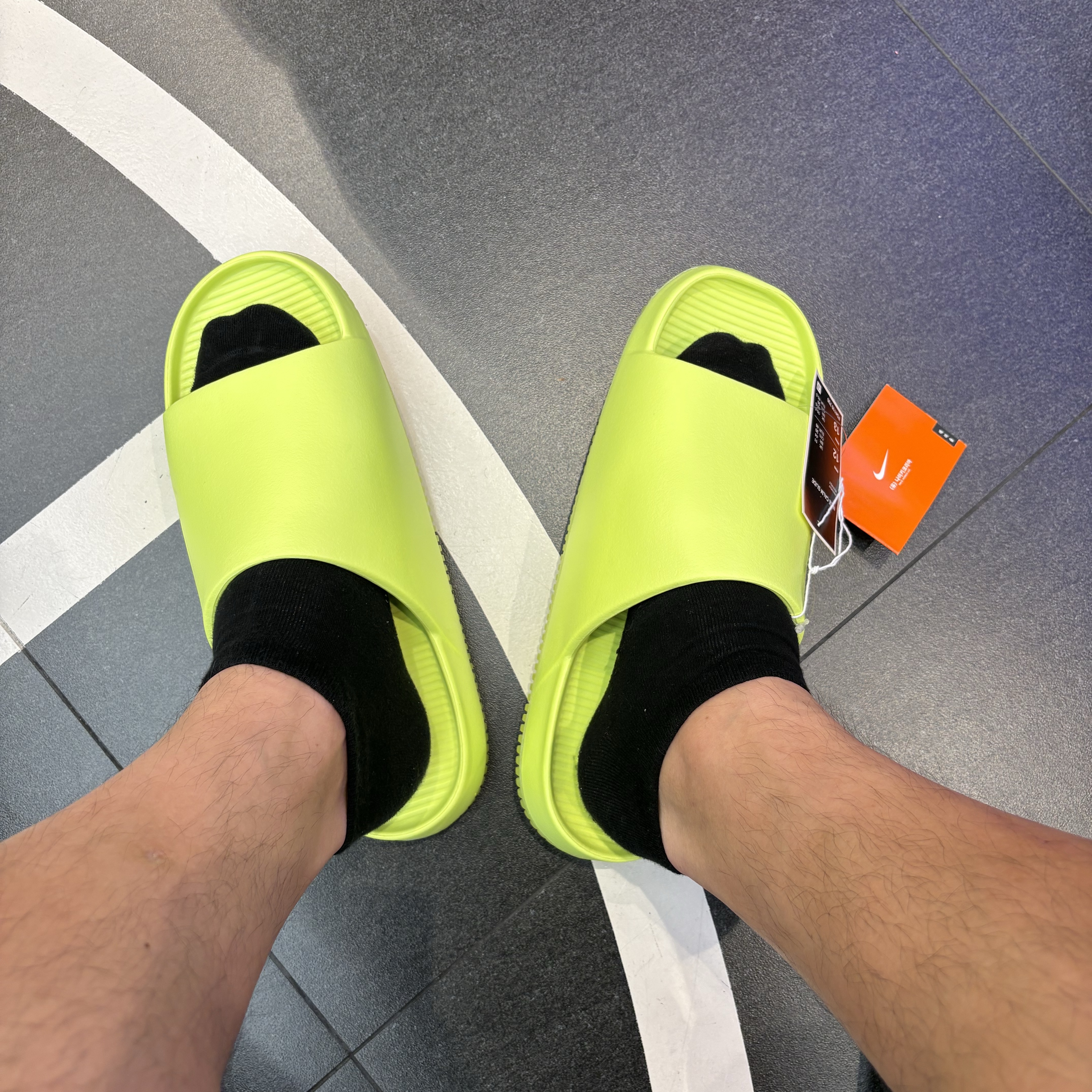 Nike Calm Slide Volt 착용 스타일 - 1
