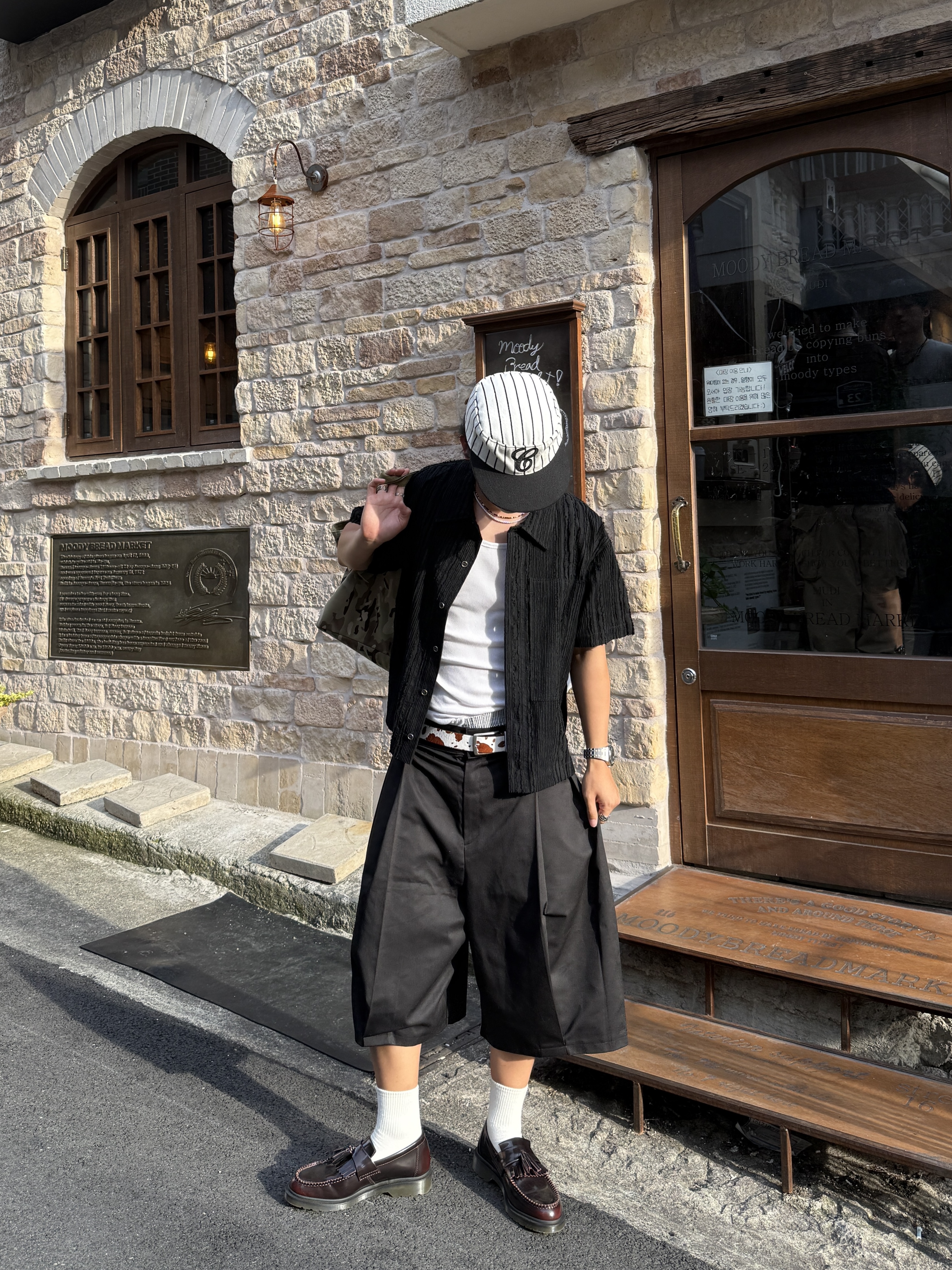 Dr. Martens Adrian Arcadia Leather Loafers Cherry Red, YMCL KY Tote Bag Multi (GB0636) 착용 스타일 - 2