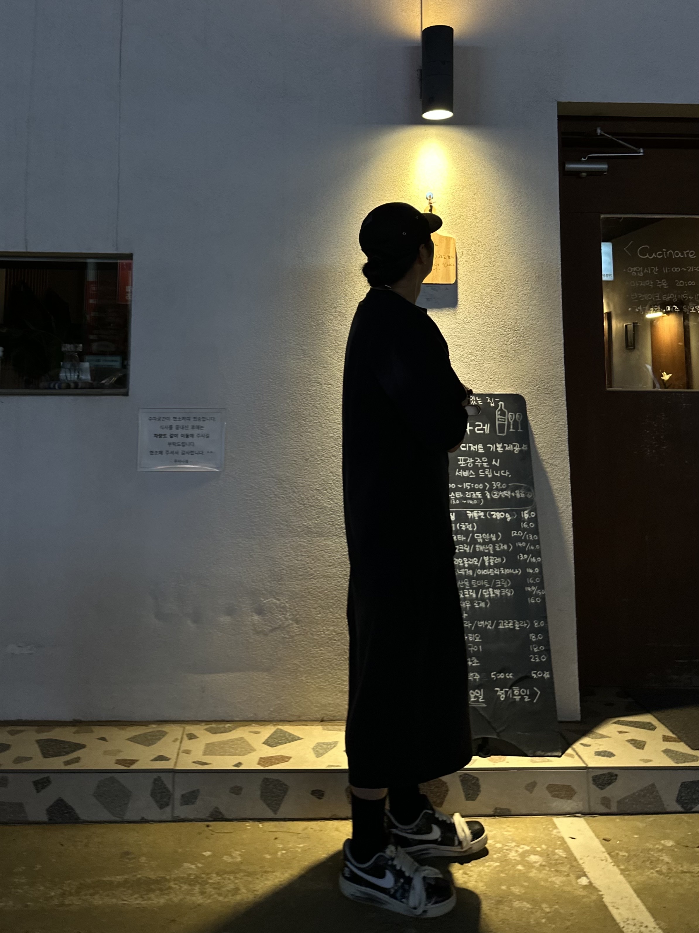 Undermycar MU.127 Classic Logo Brush Washed Sweat Shorts Black, Nike x Peaceminusone Air Force 1 Low Para-Noise 착용 스타일 - 1