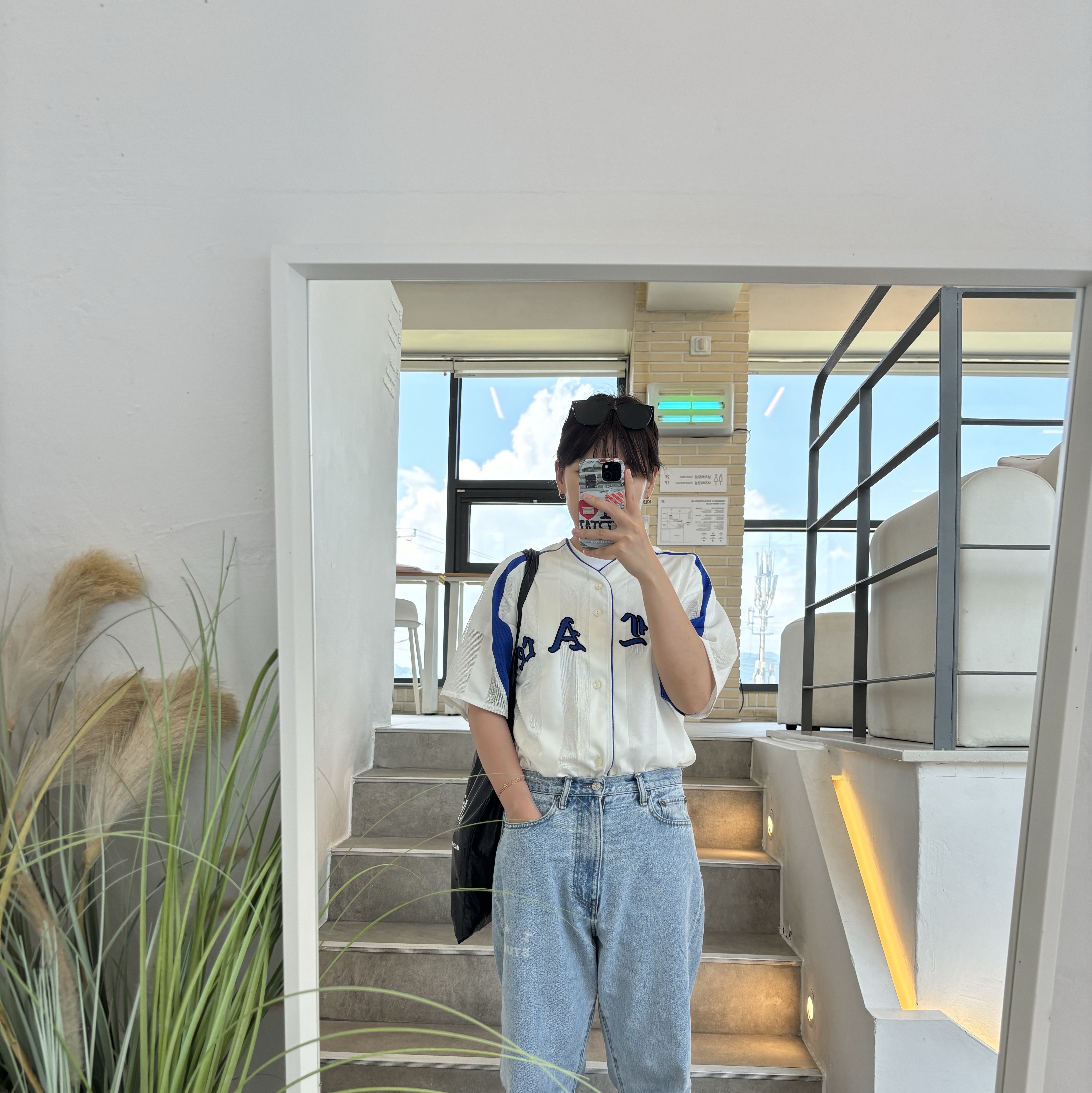 Palace Love Jersey White - 25SS, IAB Studio Japanese Washed Denim Pants Blue 착용 스타일 - 1