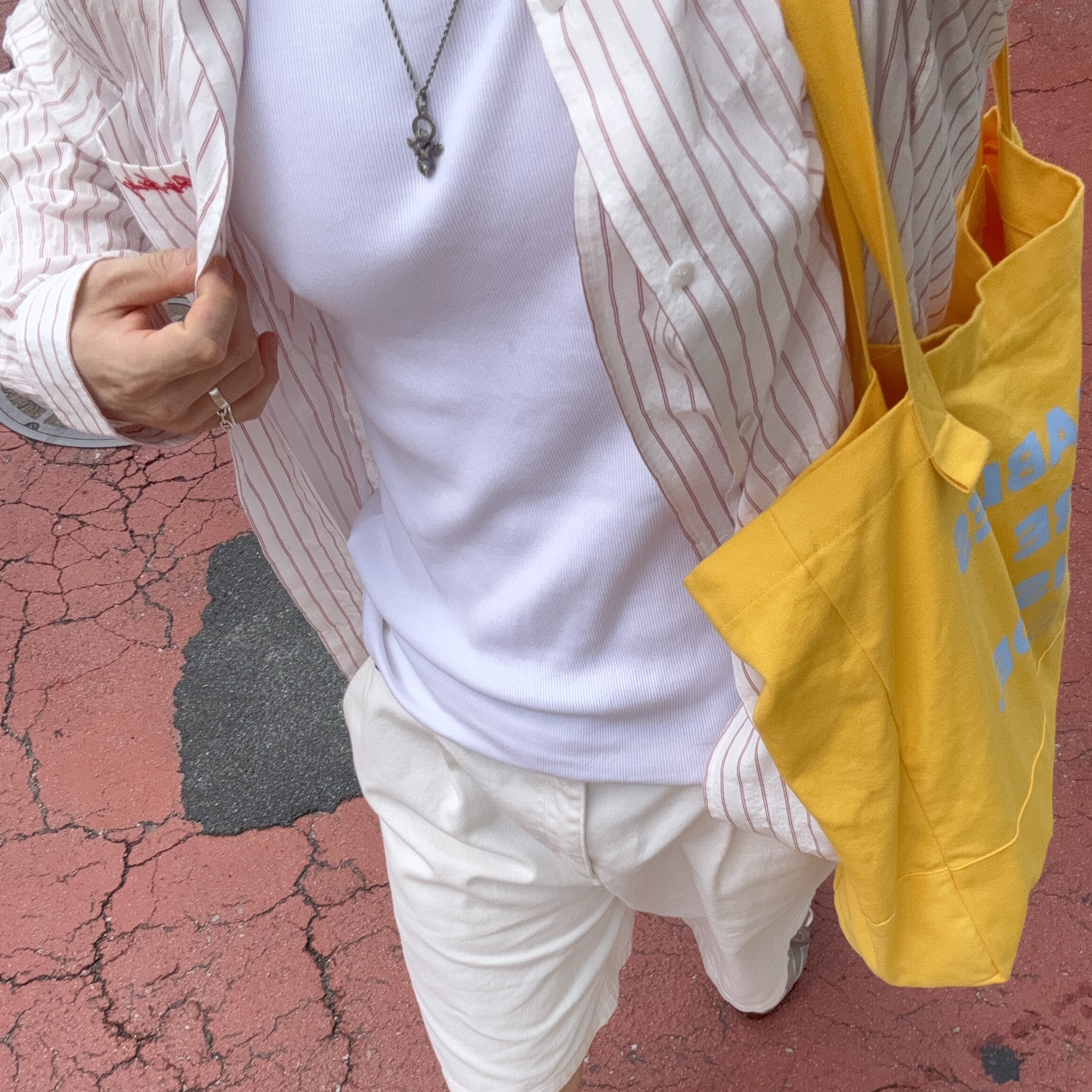 STU Embroidery Stripe Shirt Red, New Balance 204L Suede Mushroom Arid Stone 착용 스타일 - 3