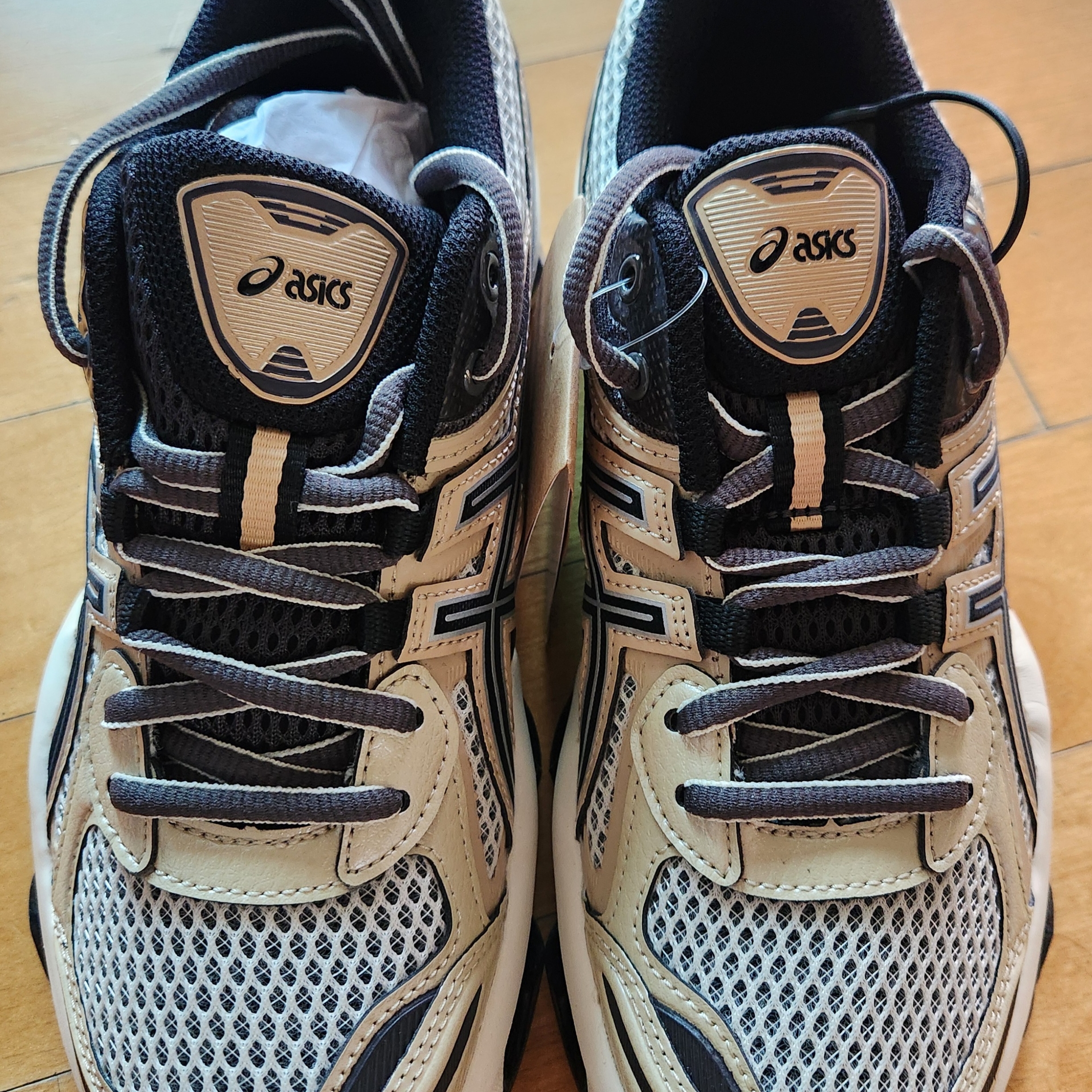 Asics Gel-Quantum Kinetic Sand Black 착용 스타일 - 1