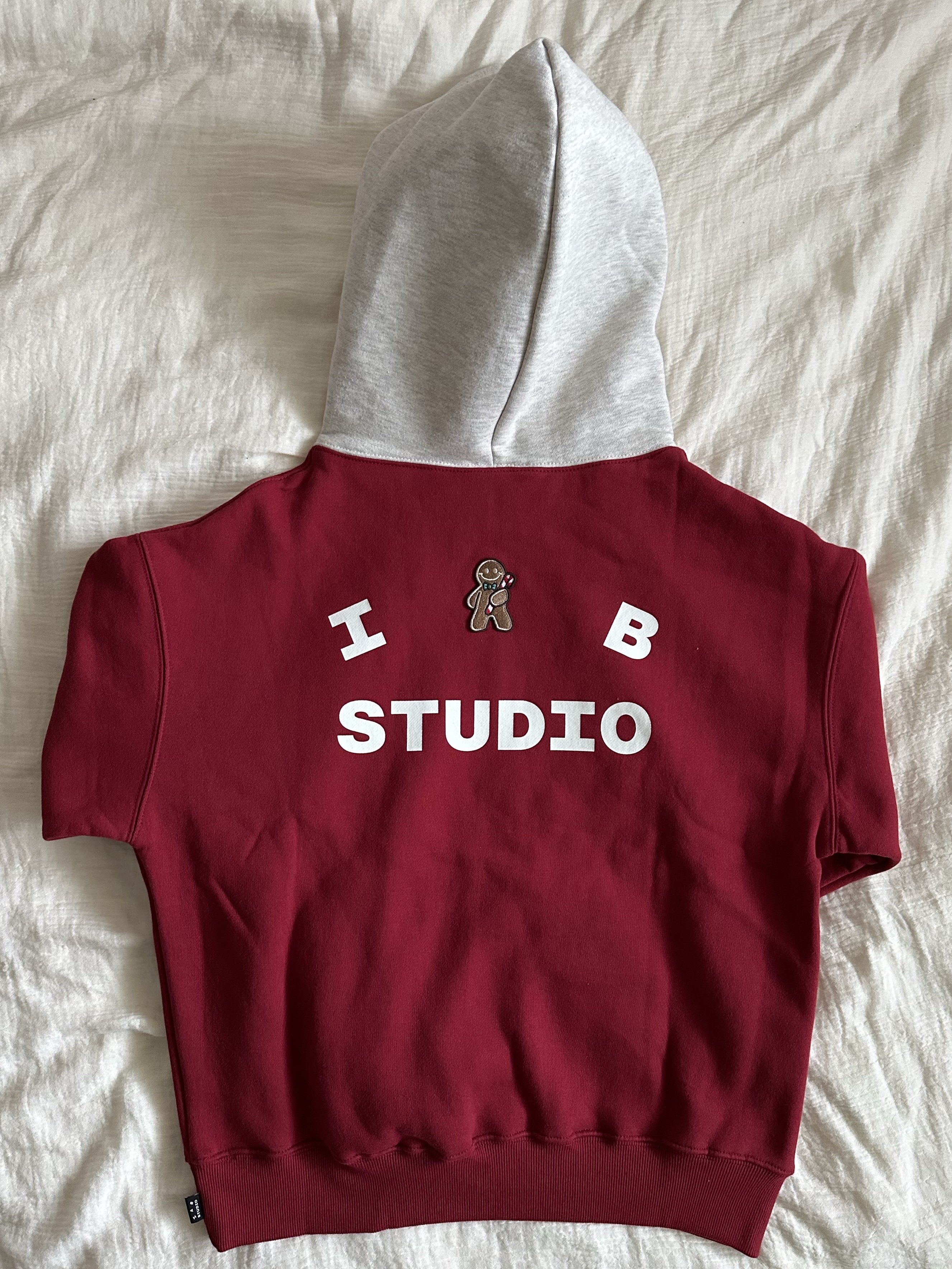 IAB Studio 24 Christmas Hoodie Burgundy Oatmeal 착용 스타일 - 2