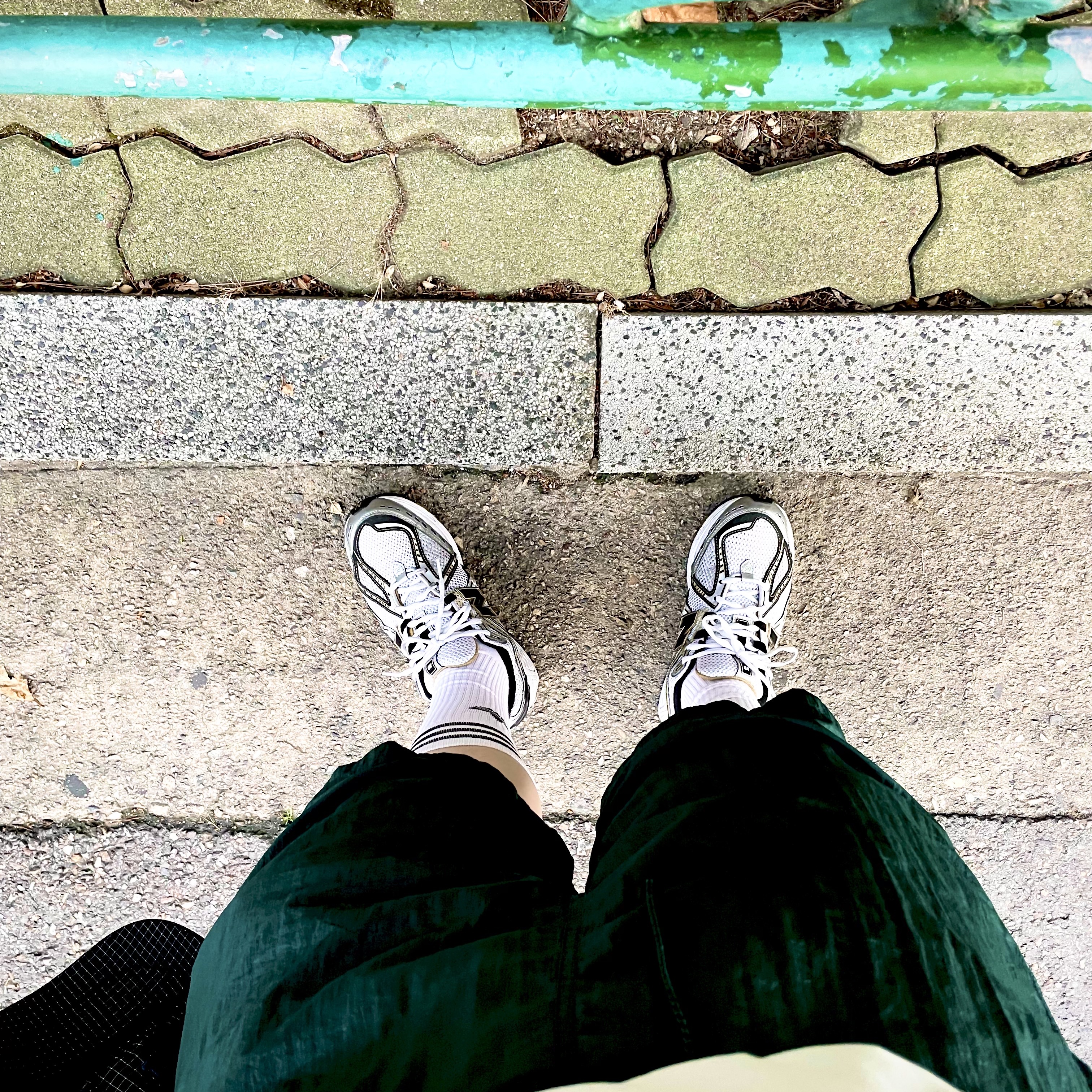 New Balance 1906R White Gold 착용 스타일