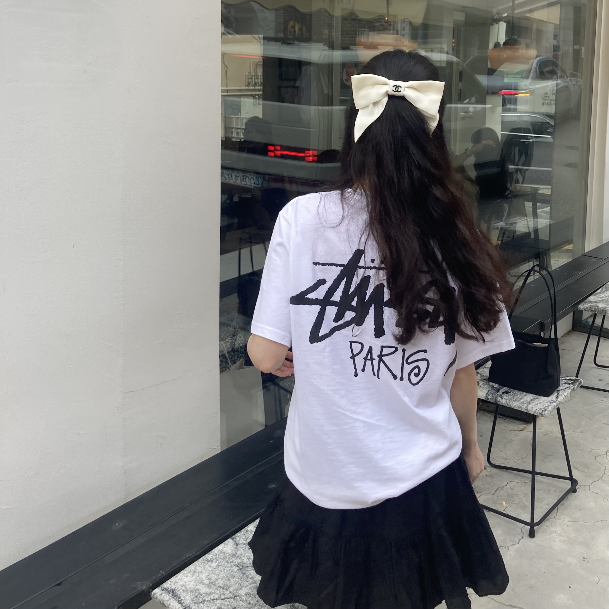 (W) Chanel Bow Barrette Silk Twill & Ecru Black, Stussy Stock Paris T-Shirt White 착용 스타일 - 4