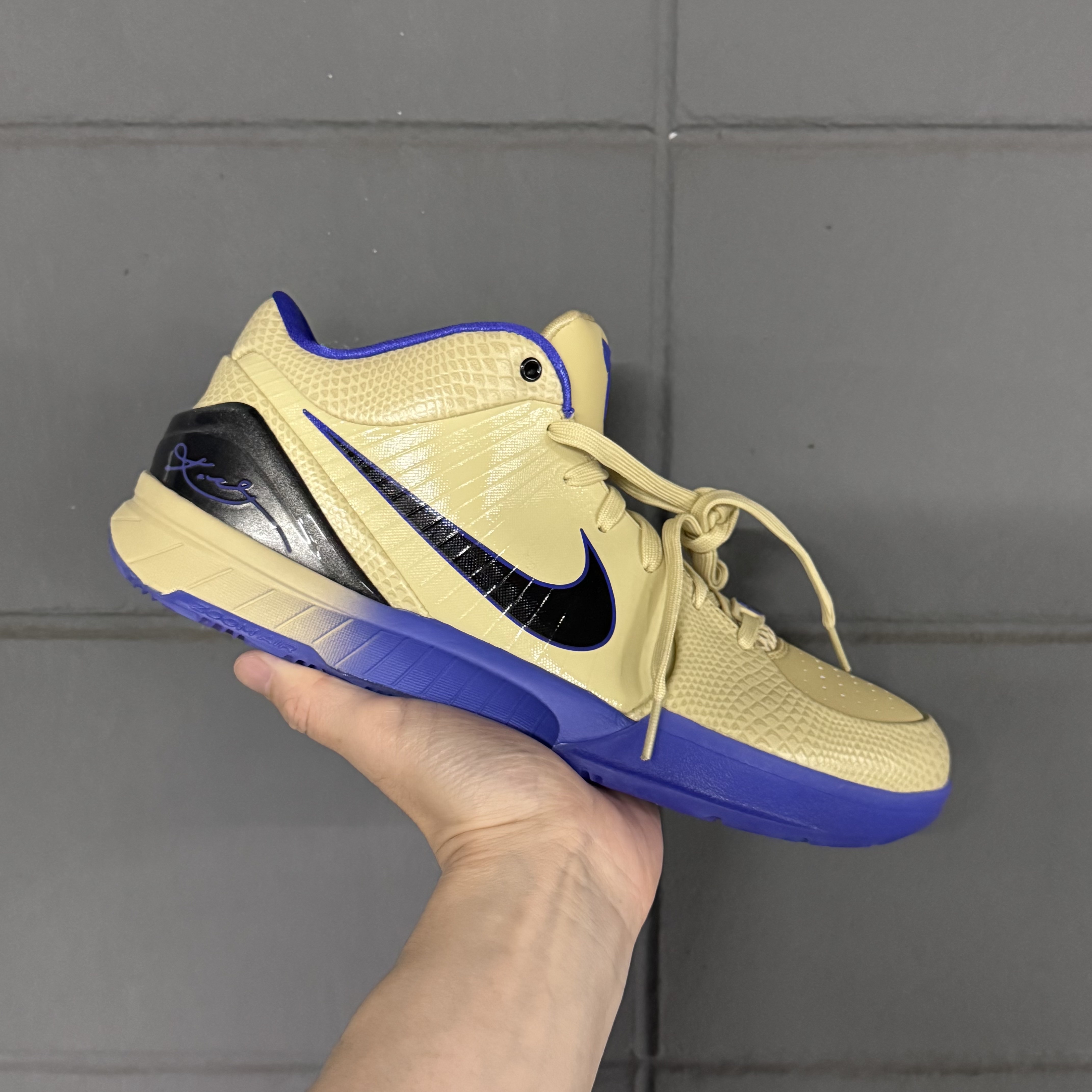 Nike x FC Barcelona Kobe 4 Protro Team Gold Black 착용 스타일