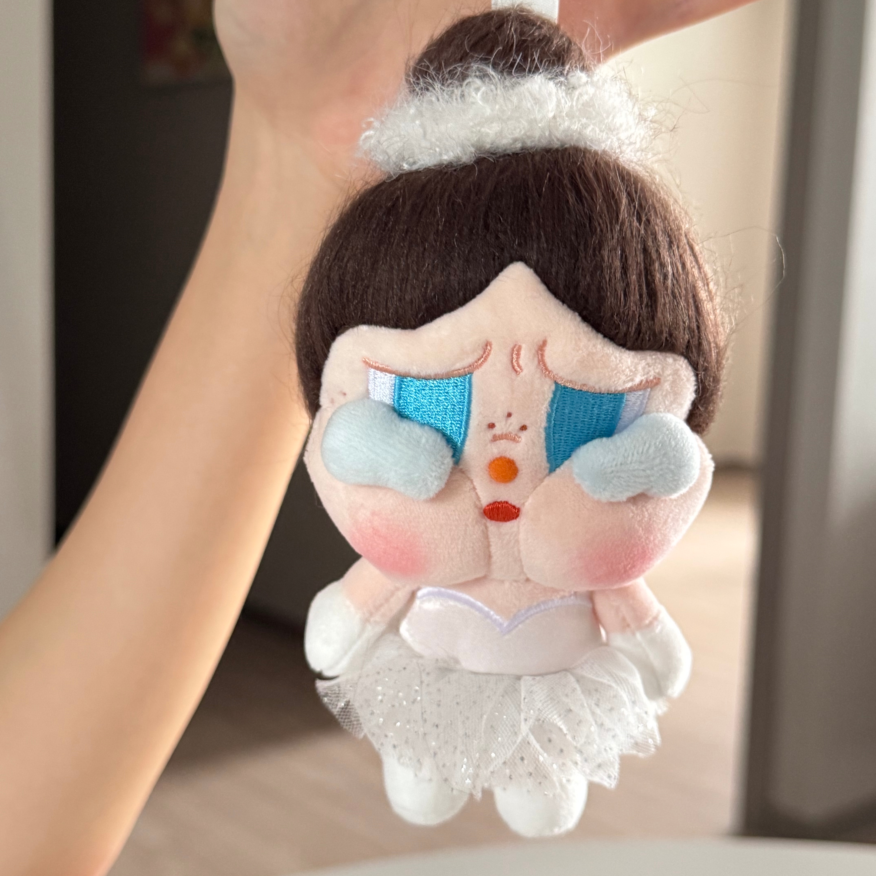 Pop Mart Crybaby Shiny Shiny Series Plush Pedant Blister Pack 착용 스타일