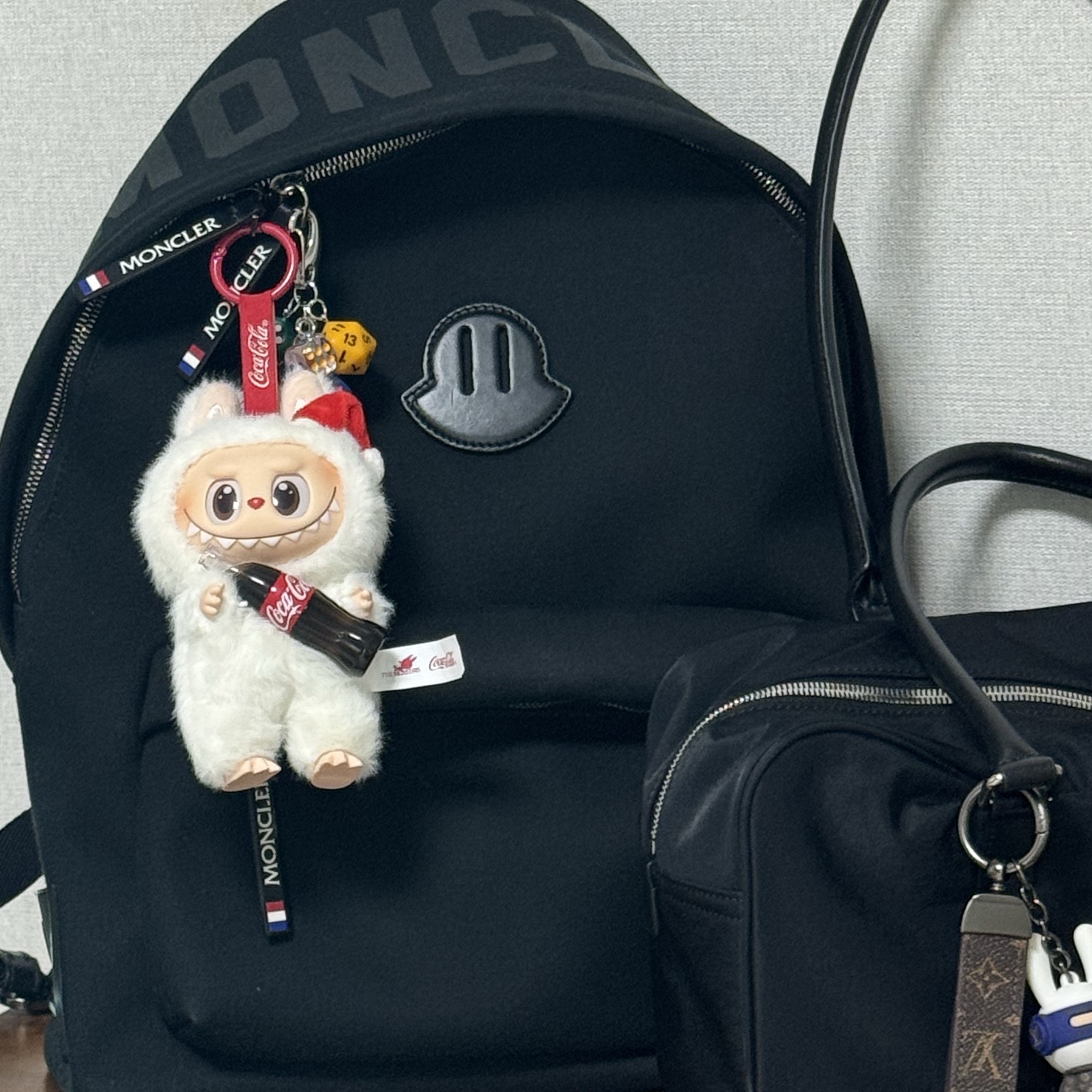 Pop Mart Labubu Coca Cola Series Surprise Shake Keyring (Opened Case) 착용 스타일