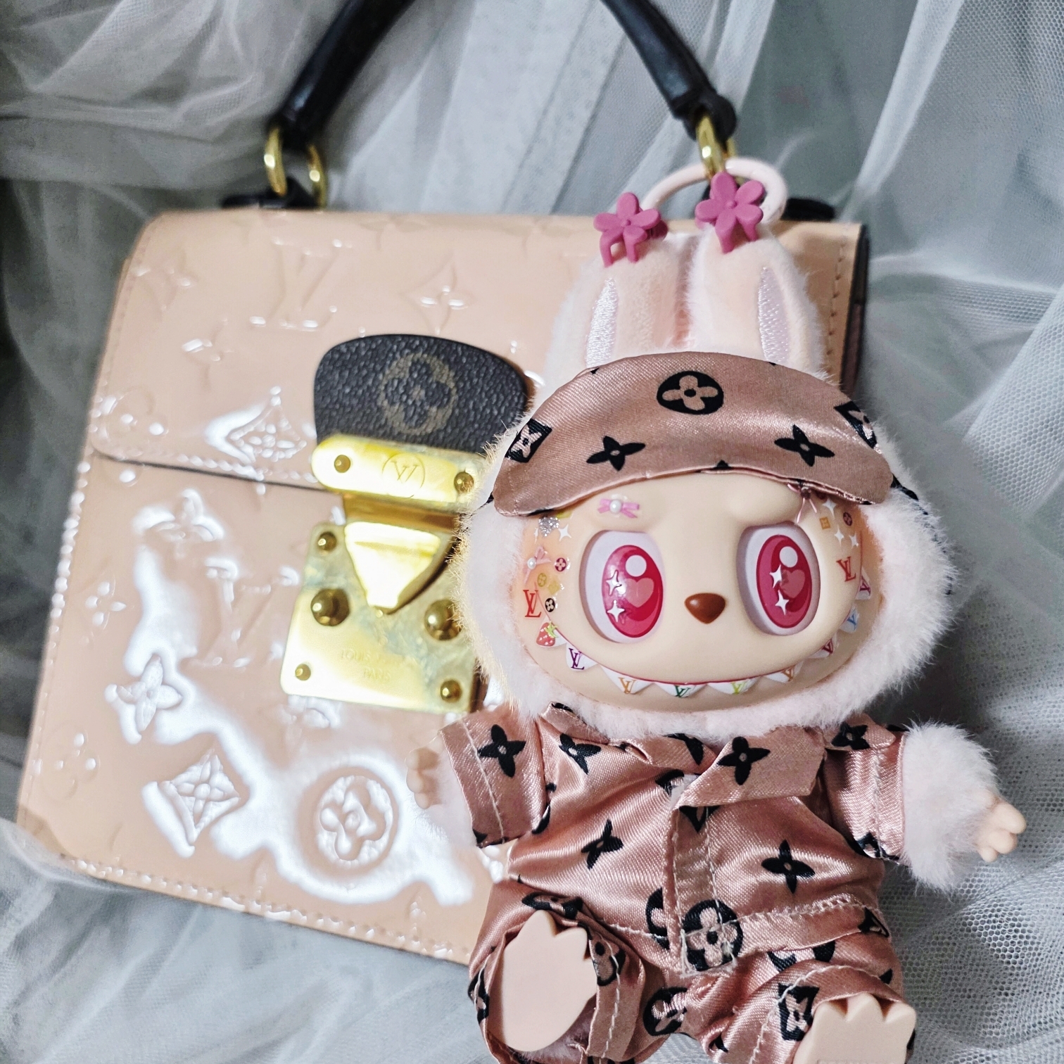 Pop Mart Labubu Let's Play Together Doll Series Dada Keyring (Opened Case) 착용 스타일