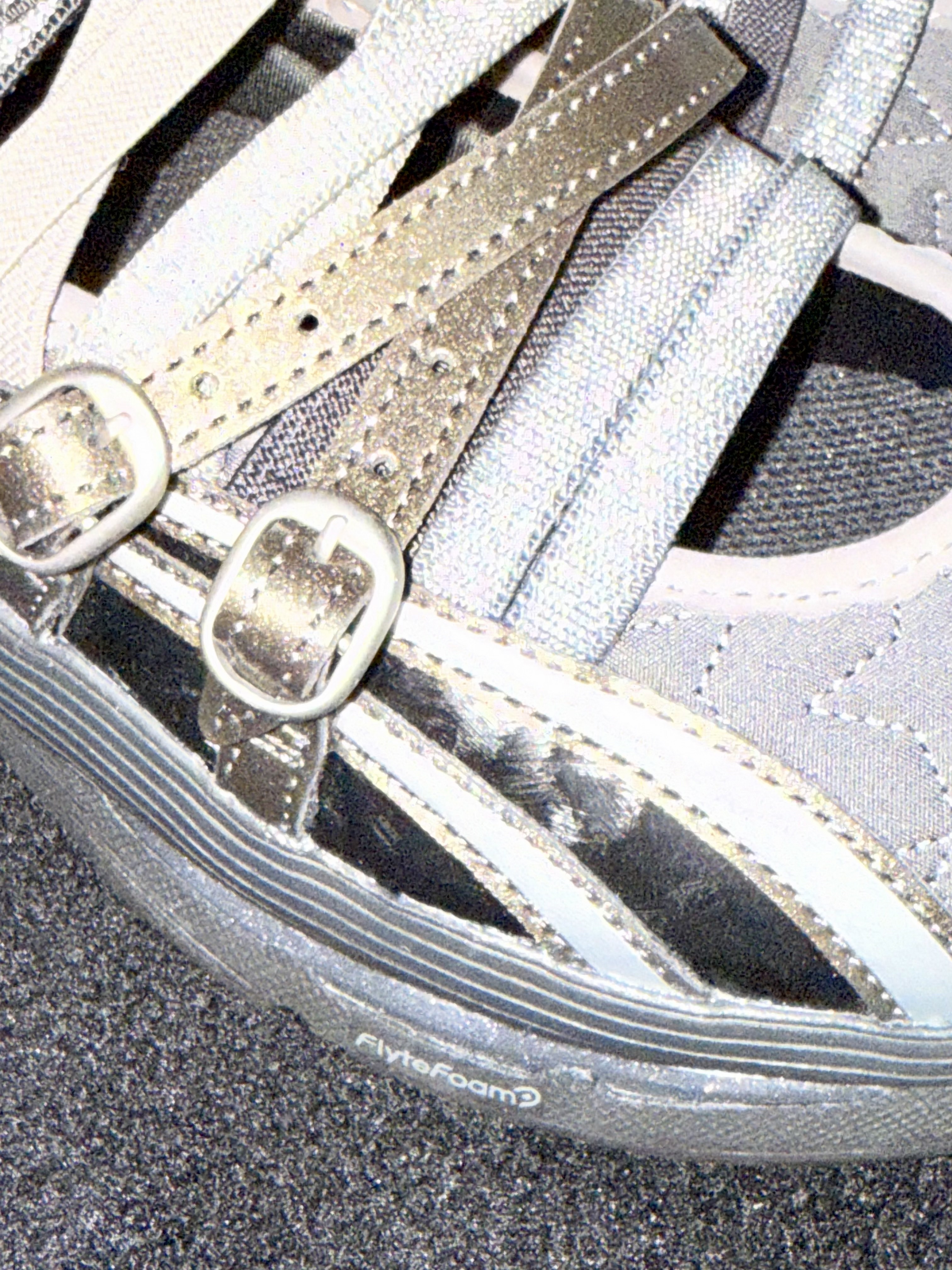(W) Asics x Kiko Kostadinov x Heaven by Marc Jacobs Gel-Lokros Graphite Grey Gunmetal 착용 스타일 - 1
