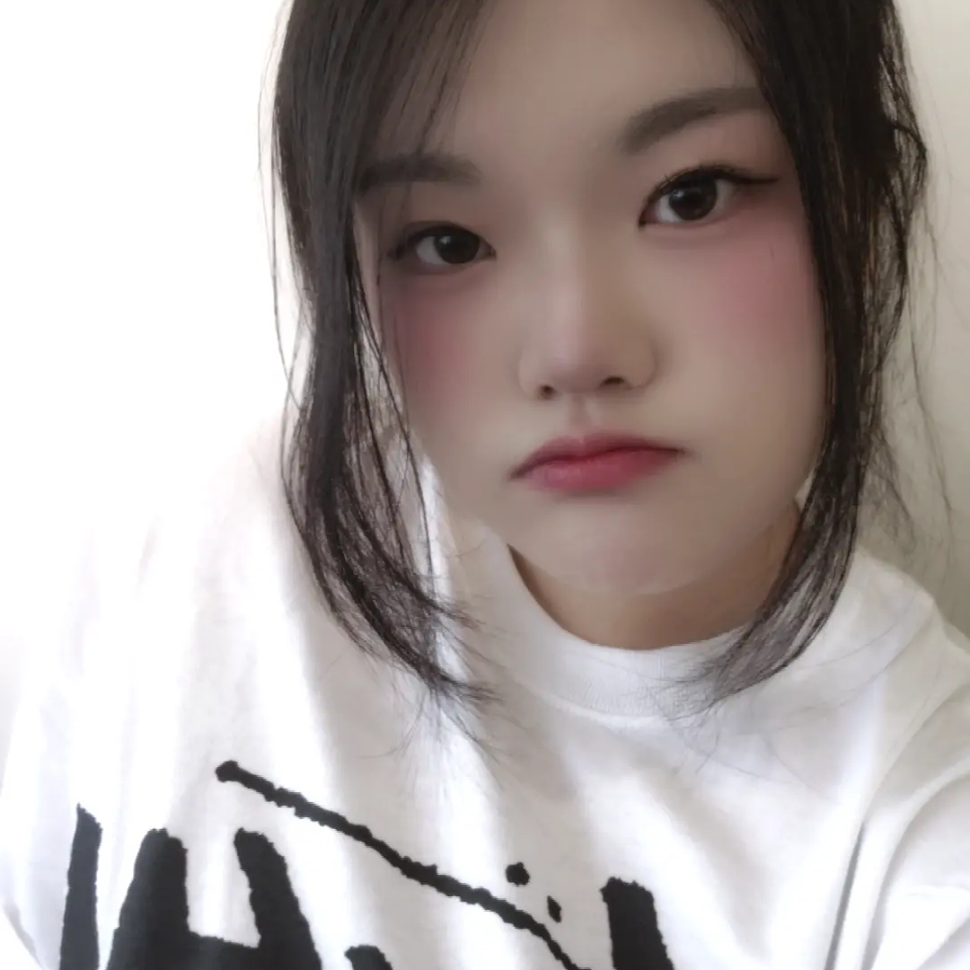 Stussy World Tour T-Shirt White 2024,2025 착용 스타일
