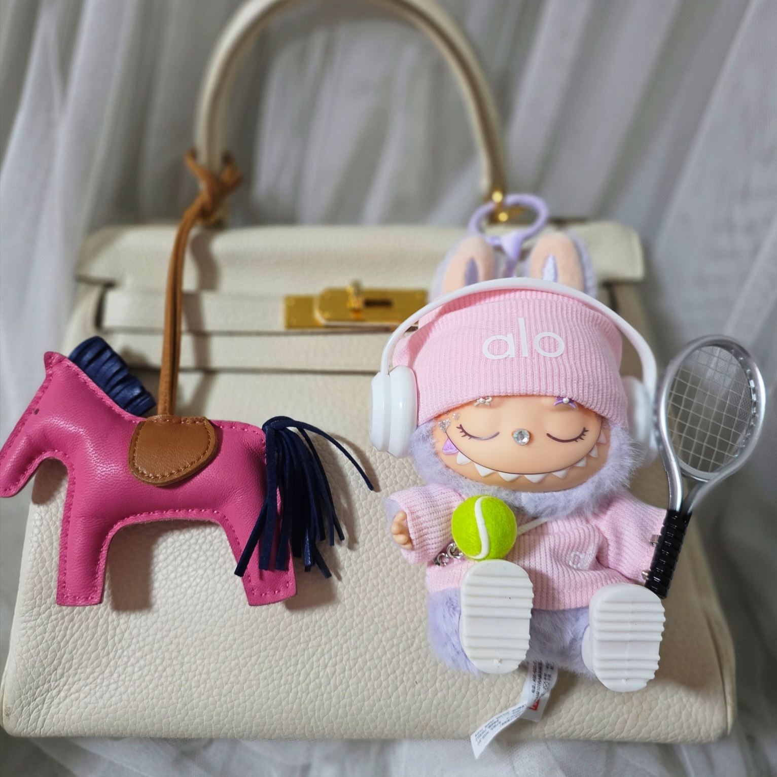 Hermes Birkin 25 Bag Togo & Gold Craie, Pop Mart Labubu Let's Play Together Doll Series Zizi Keyring (Opened Case) 착용 스타일