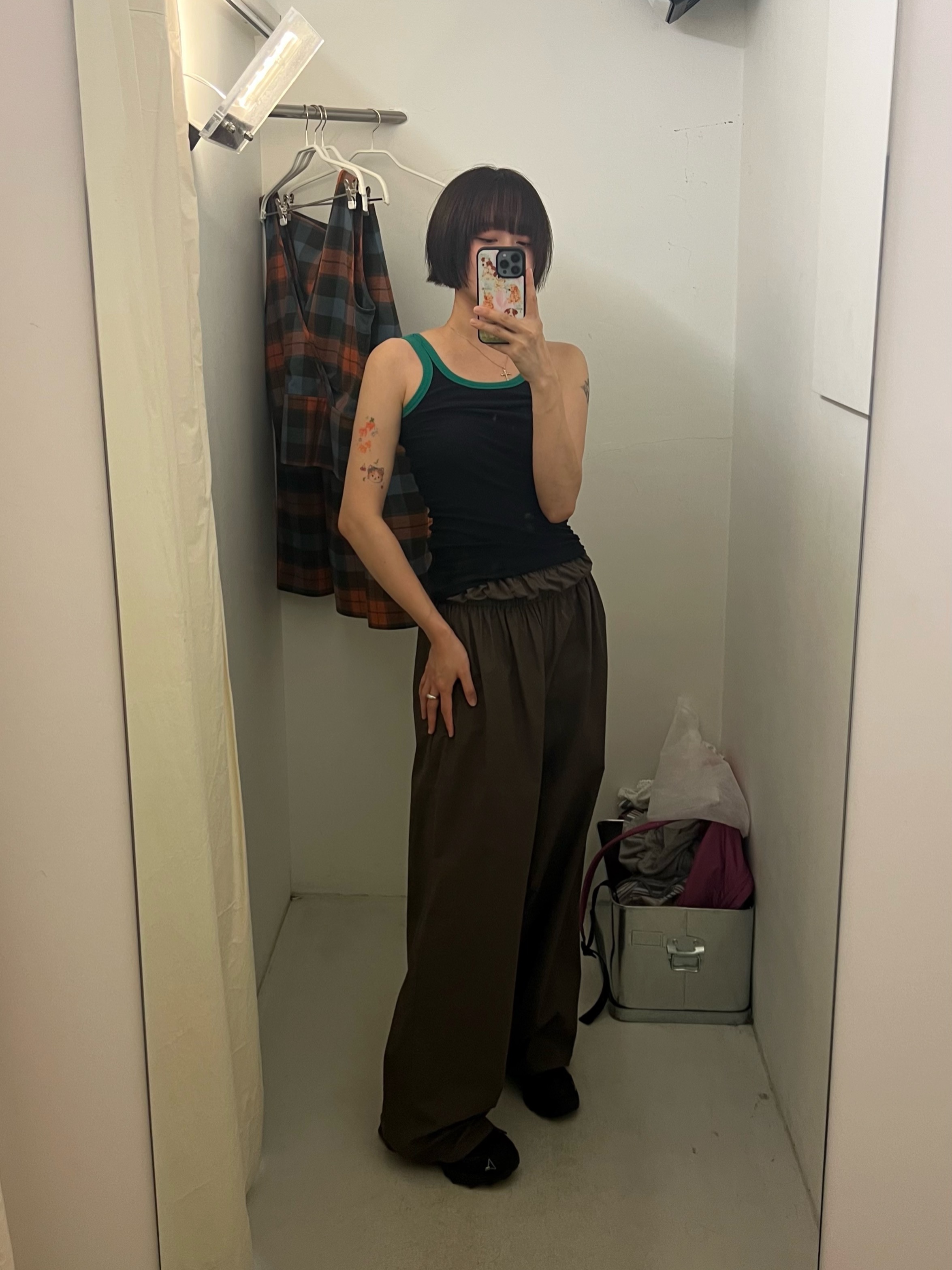 Baserange Women Garlin Skirt Frame Plaid - 25FW, Roa Hiking Katharina Black 착용 스타일 - 2