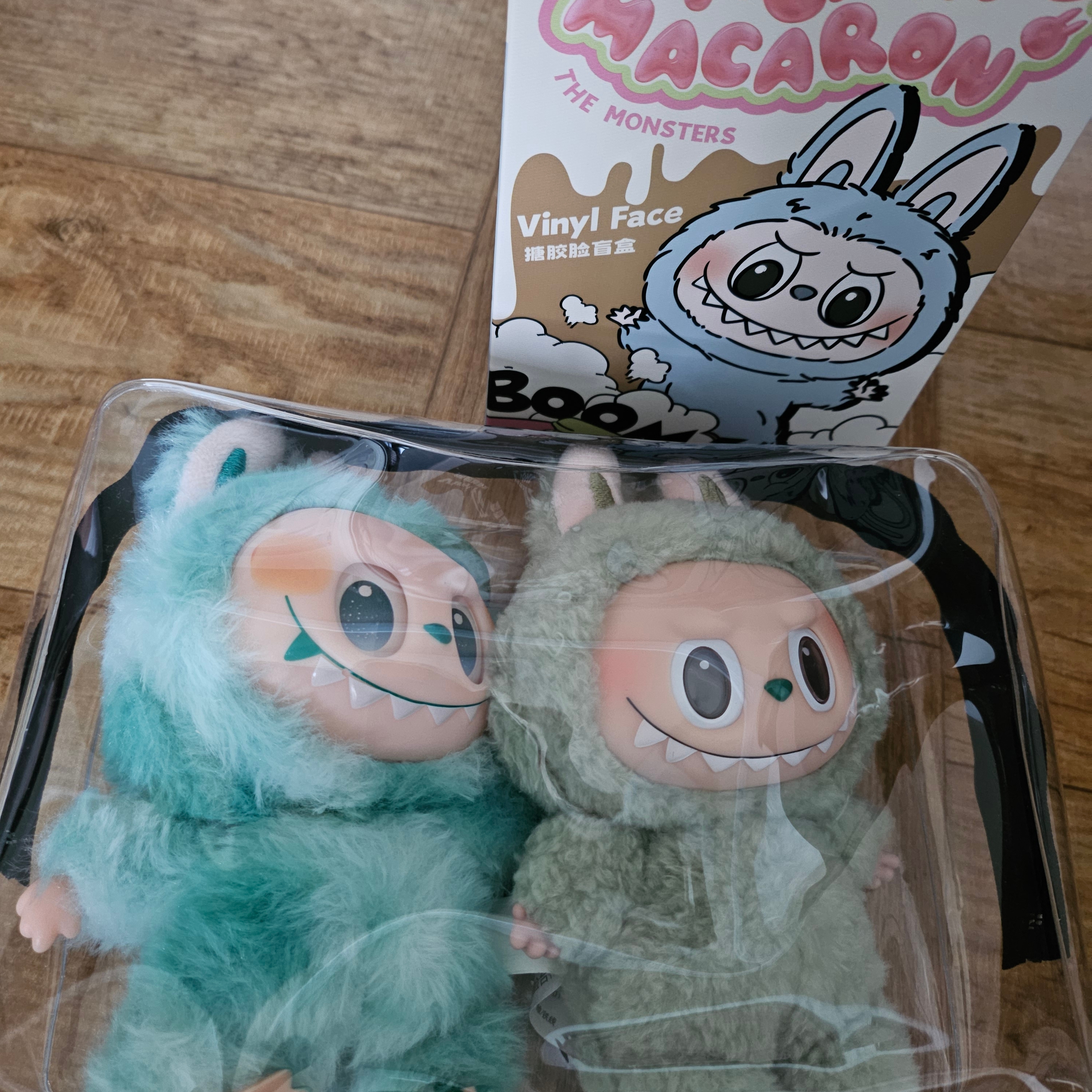 Pop Mart Labubu The Monsters Labubu Tasty Macarons Series Green Grape Keyring 착용 스타일