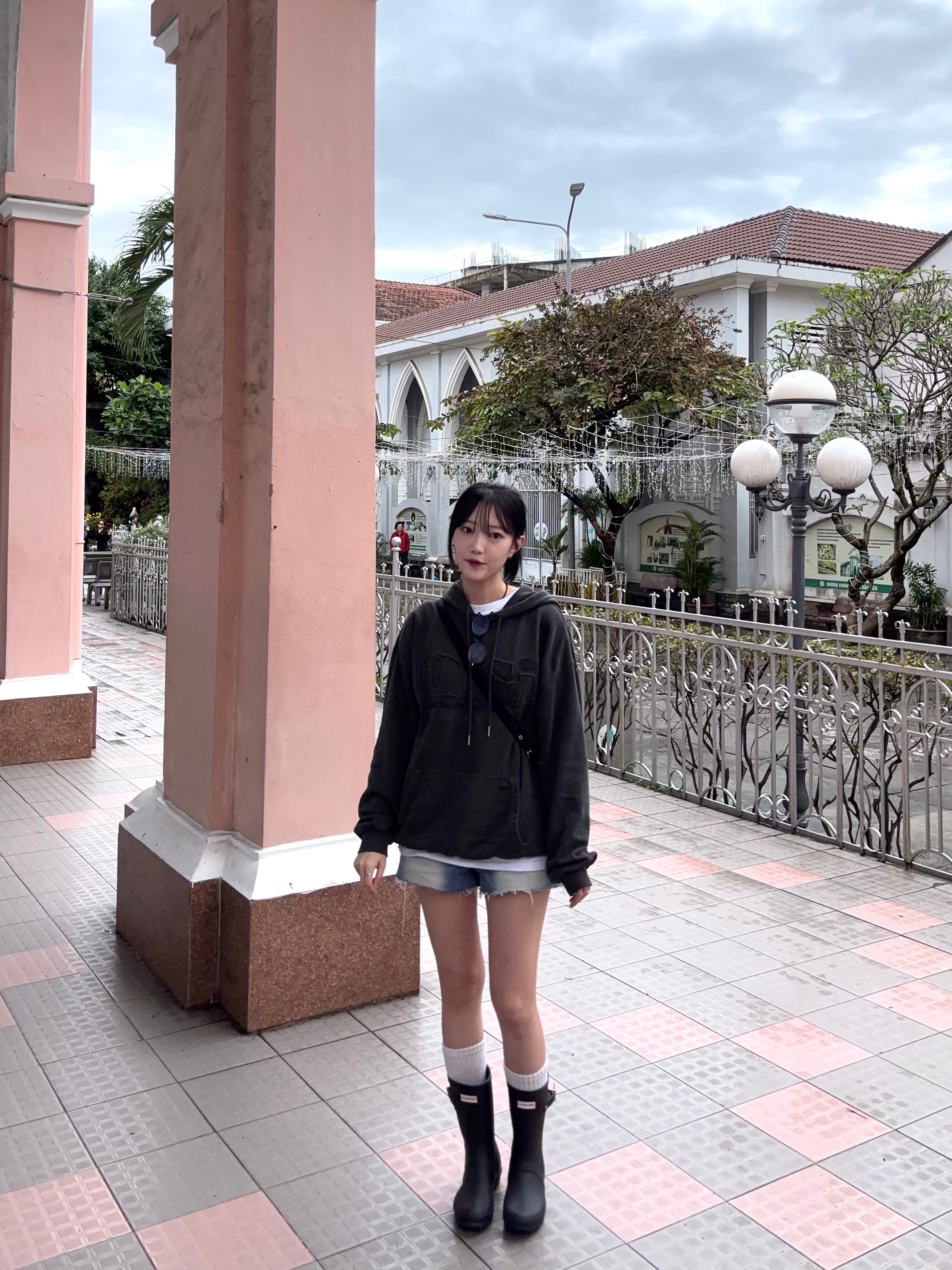 (W) Hunter Original Short Rain Boots Black 착용 스타일 - 2