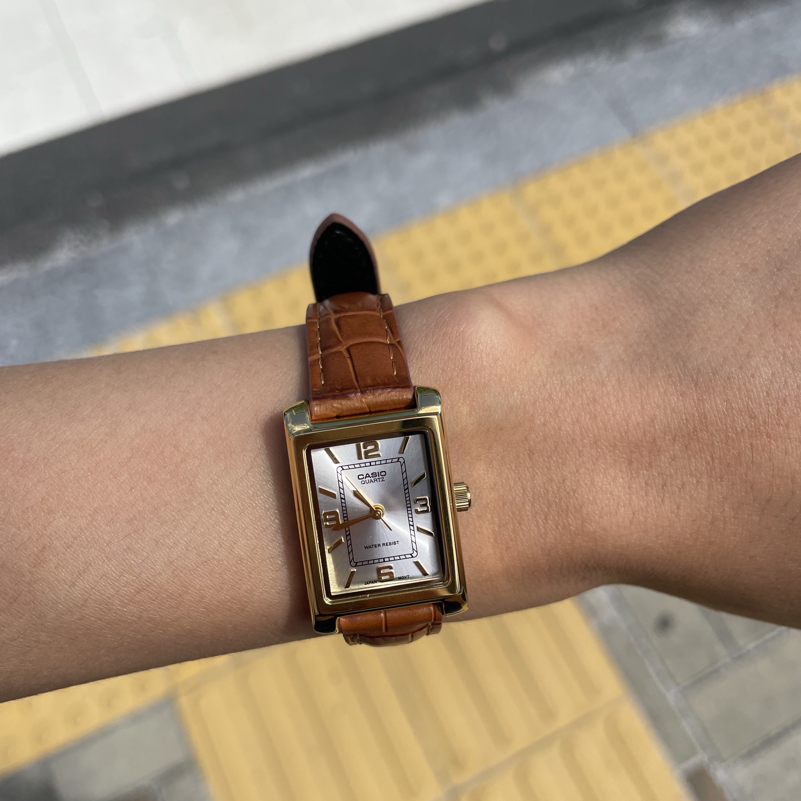 Casio LTP-1234GLL-7ADF 착용 스타일