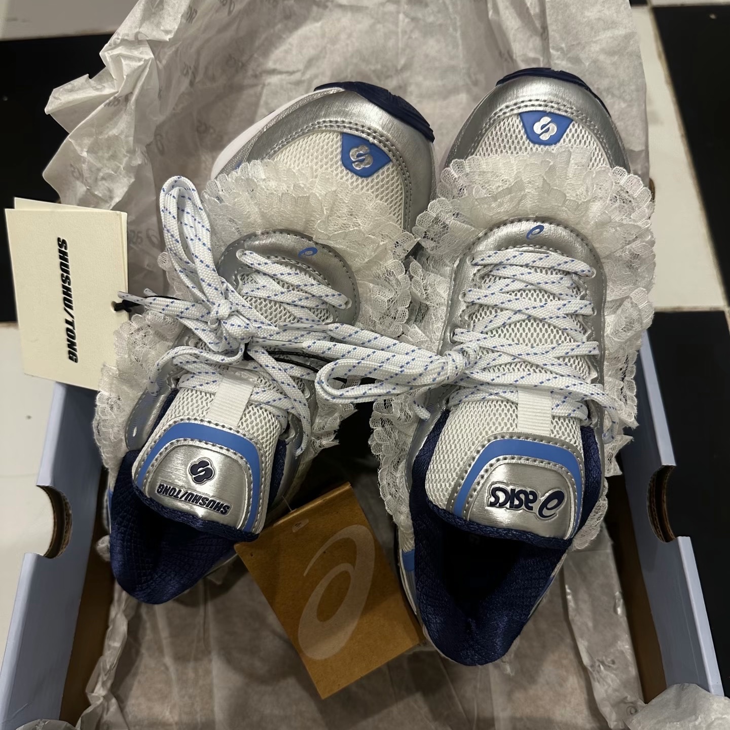 Asics x Shushu Tong Gel-Kinetic Fluent White Dive Blue 착용 스타일
