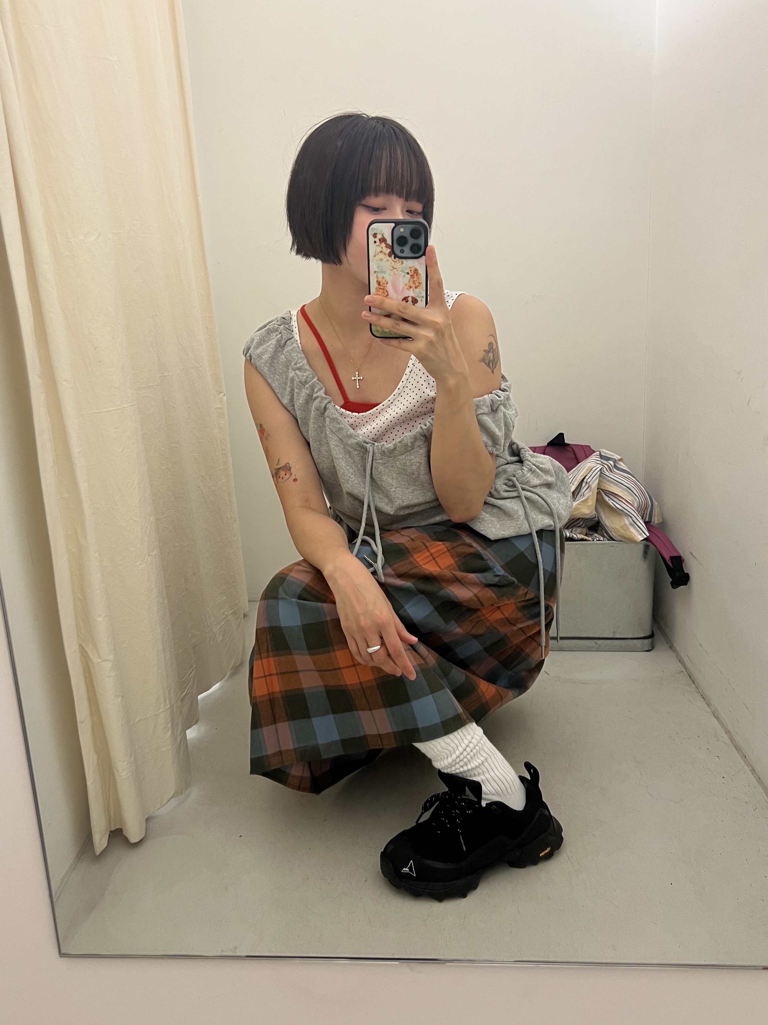 Baserange Women Garlin Skirt Frame Plaid - 25FW, Roa Hiking Katharina Black 착용 스타일 - 1