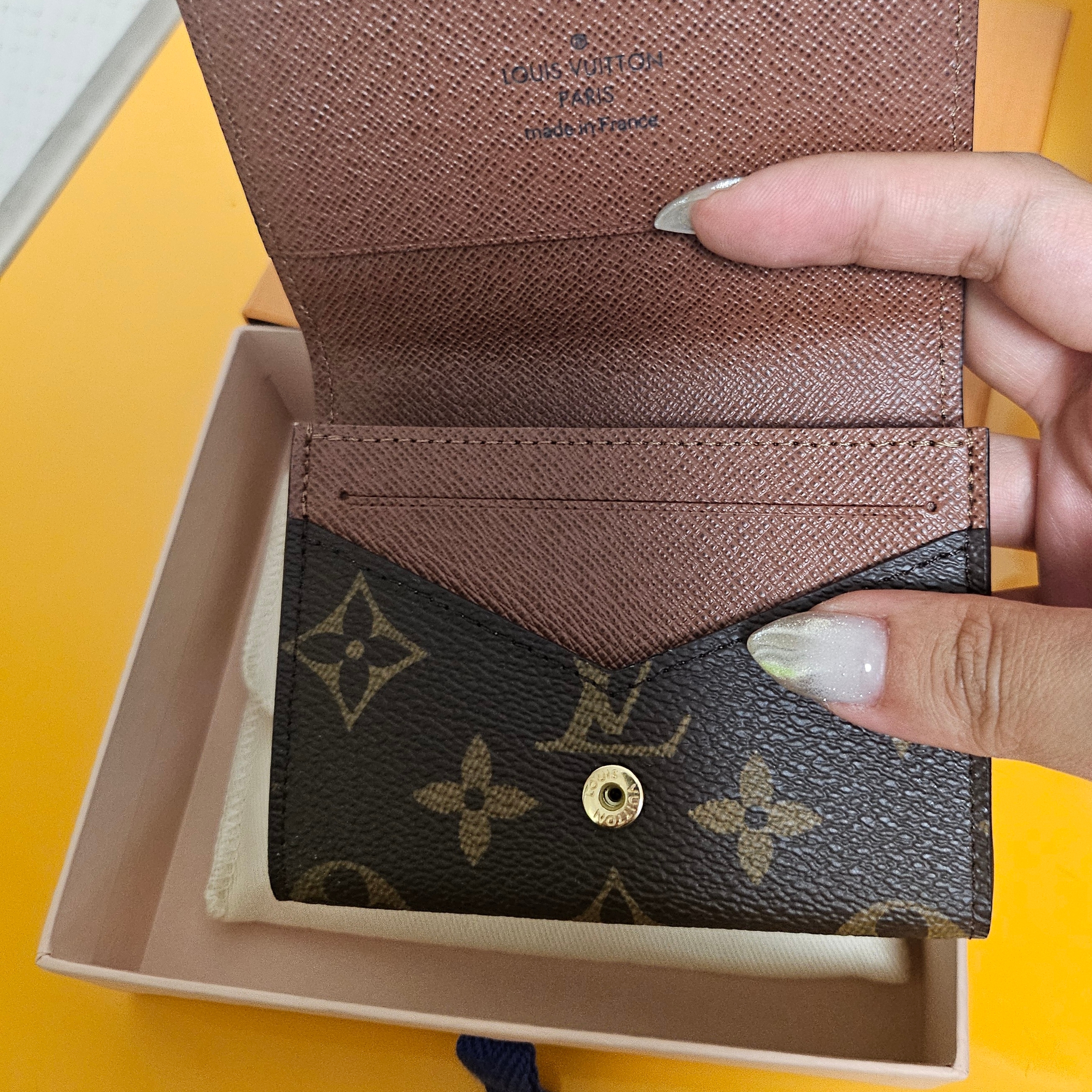Louis Vuitton Envelope Business Card Holder Monogram 착용 스타일 - 4