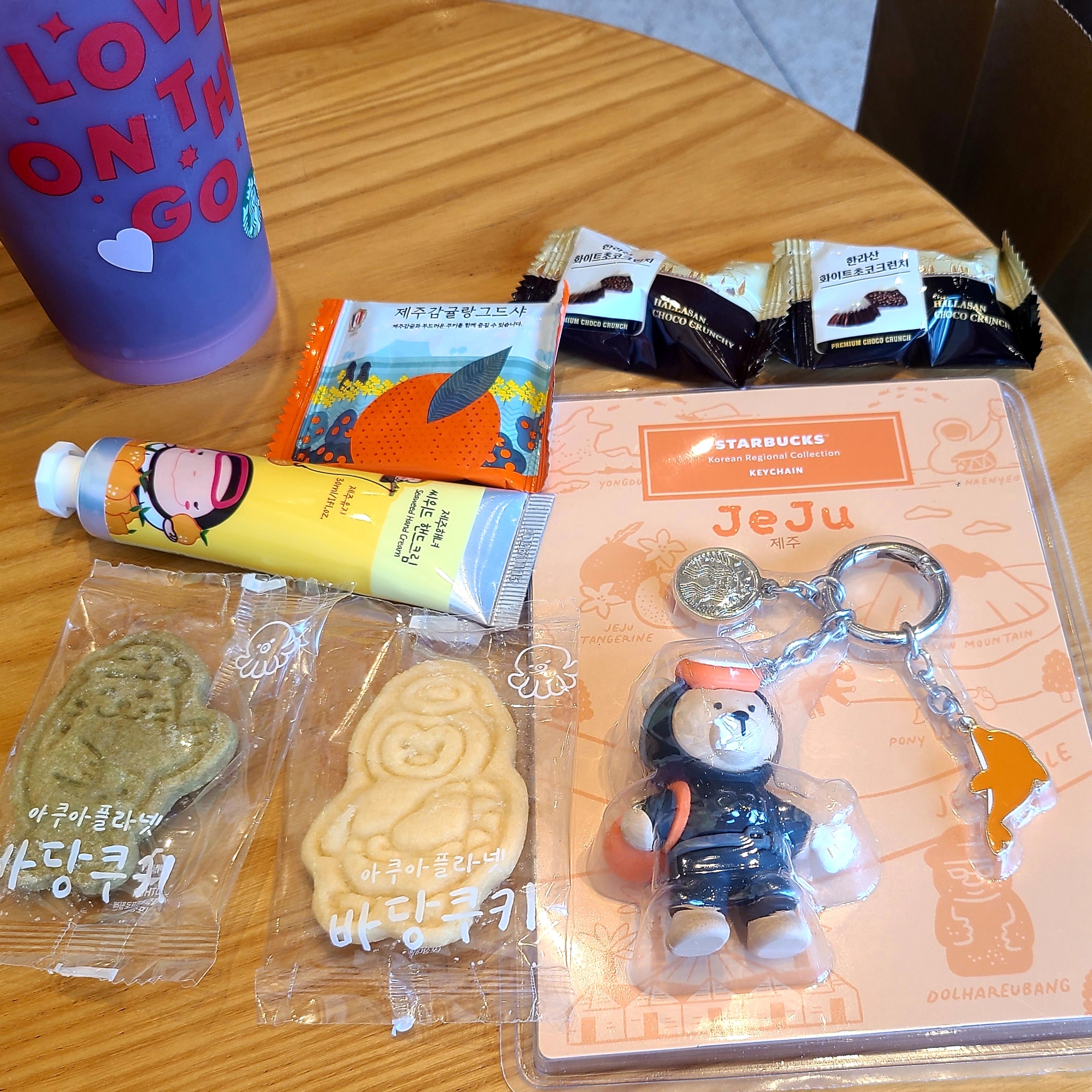 Starbucks Annyeong Jeju Bearista Keychain 착용 스타일 - 3