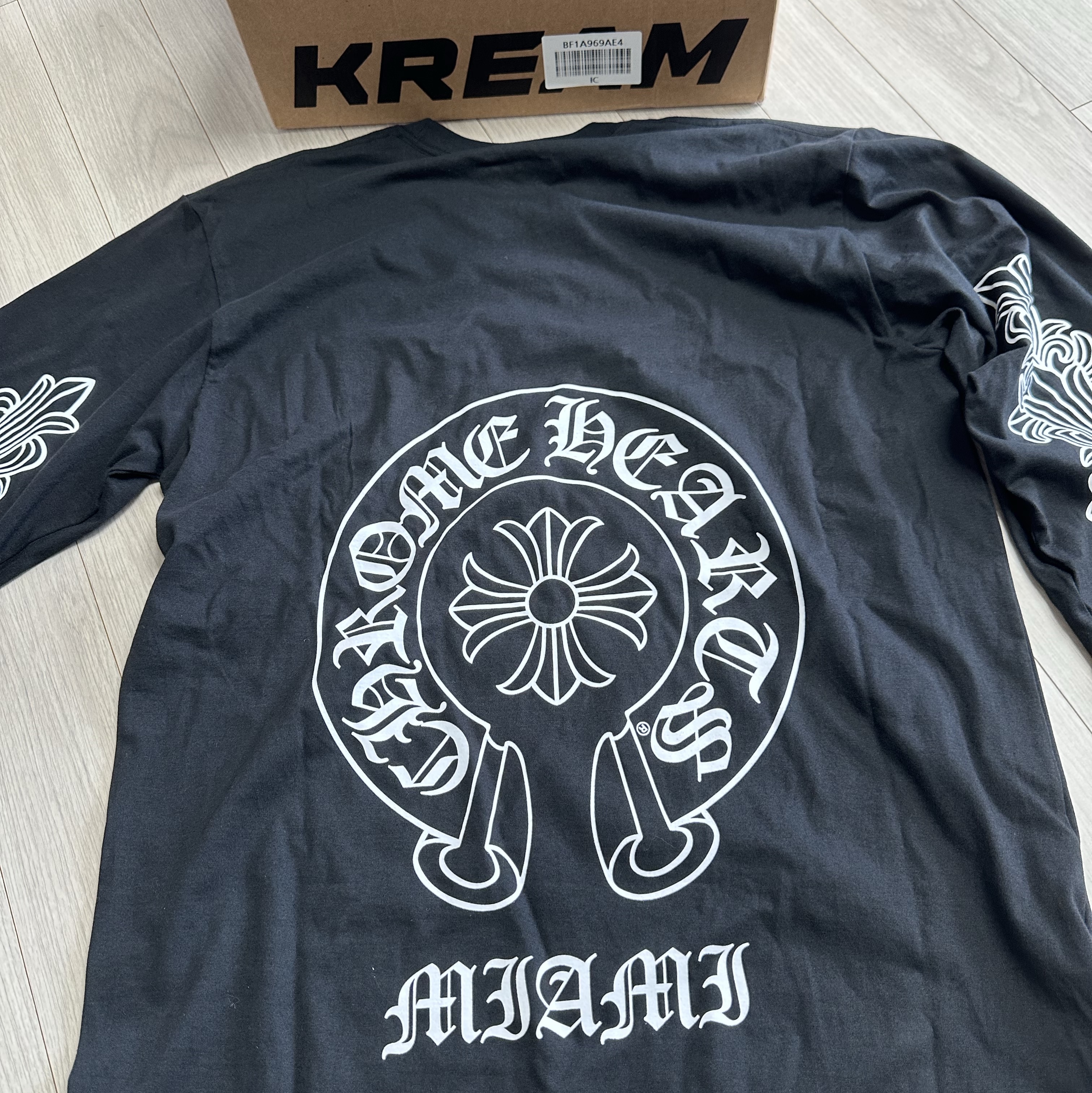 Chrome Hearts Horseshoe Logo Long Sleeve T-Shirt Black - Miami Exclusive 착용 스타일