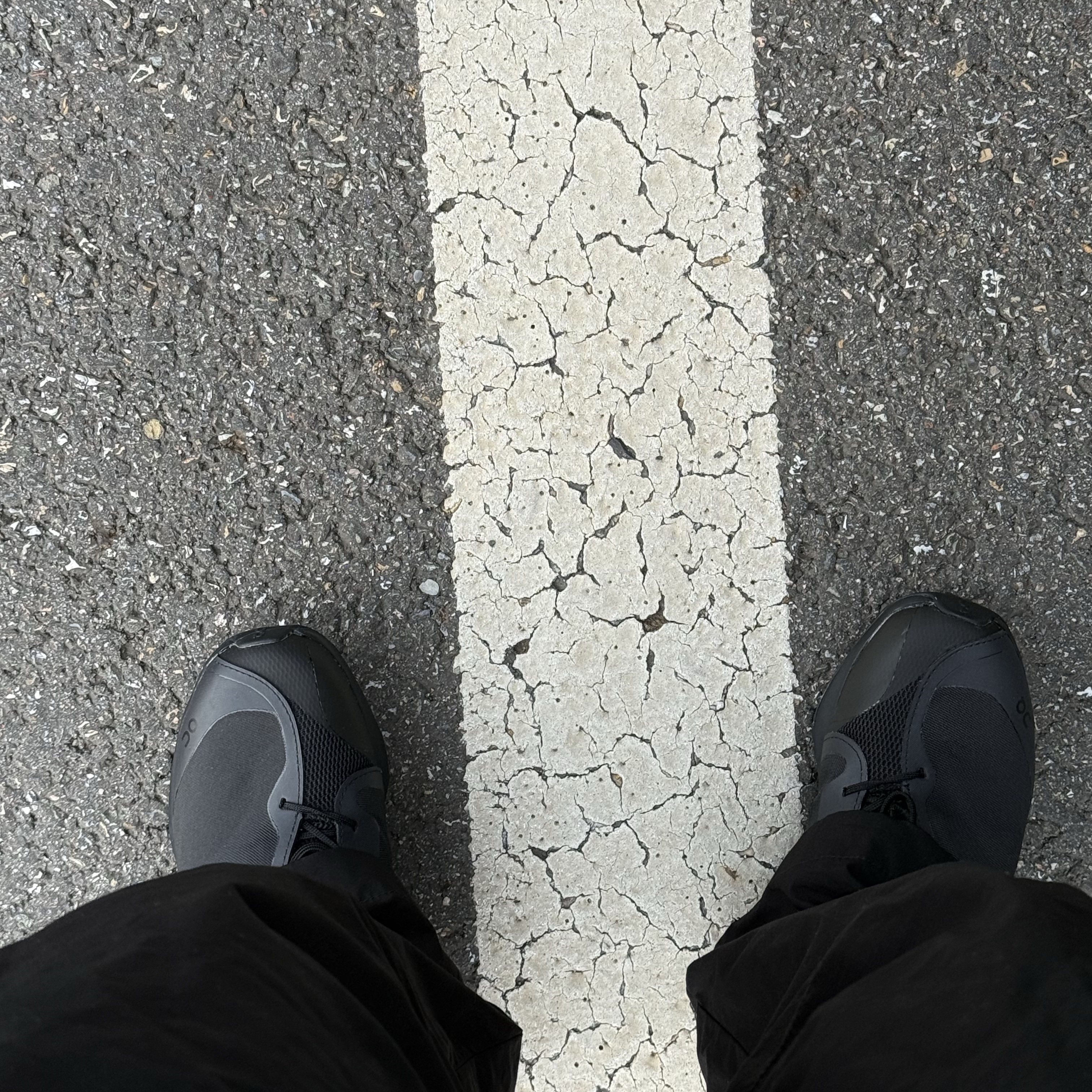On Running x Post Archive Faction (Paf) Cloudventure Peak All Black 착용 스타일