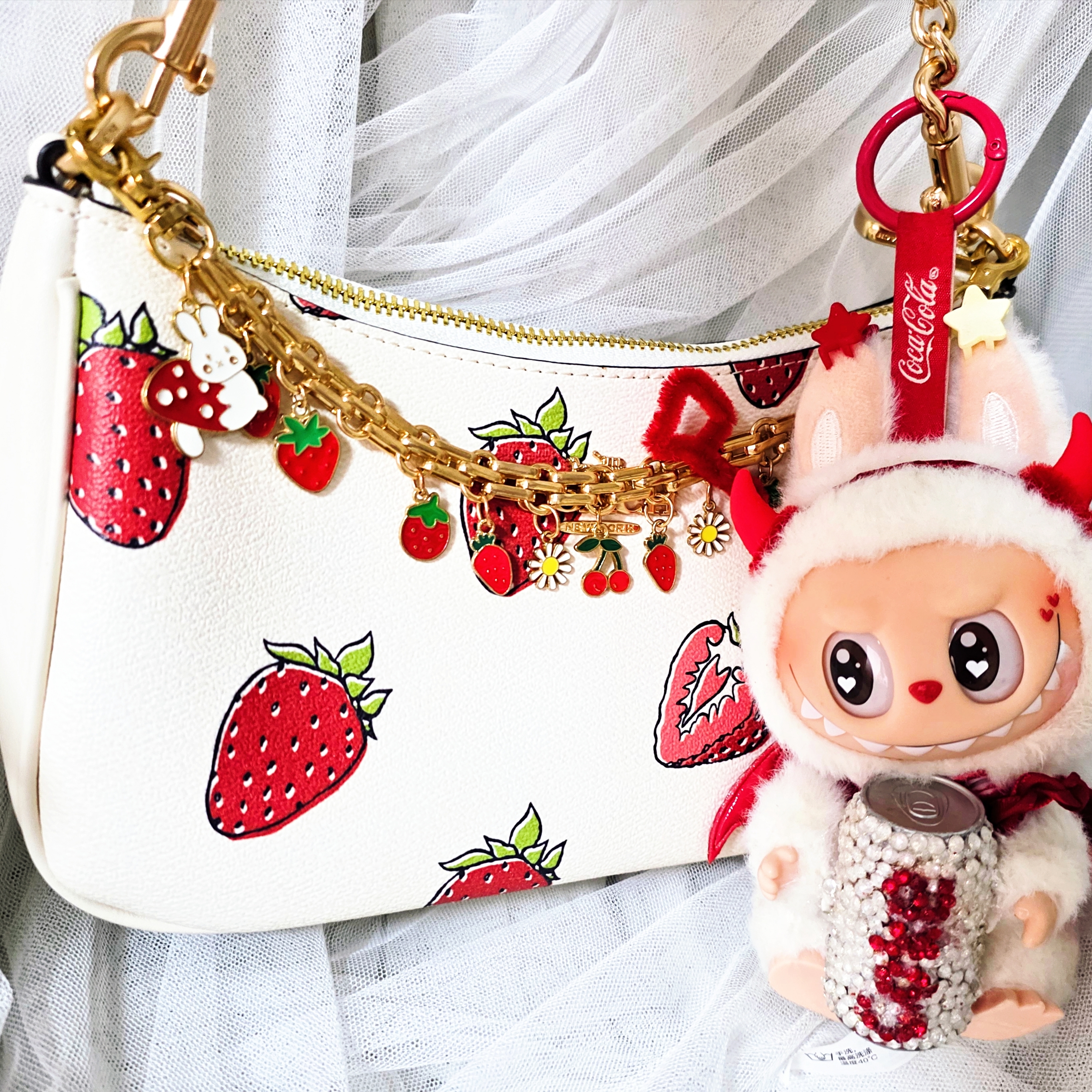 Pop Mart Labubu Coca Cola Series Happy Factor Keyring (Opened Case) 착용 스타일