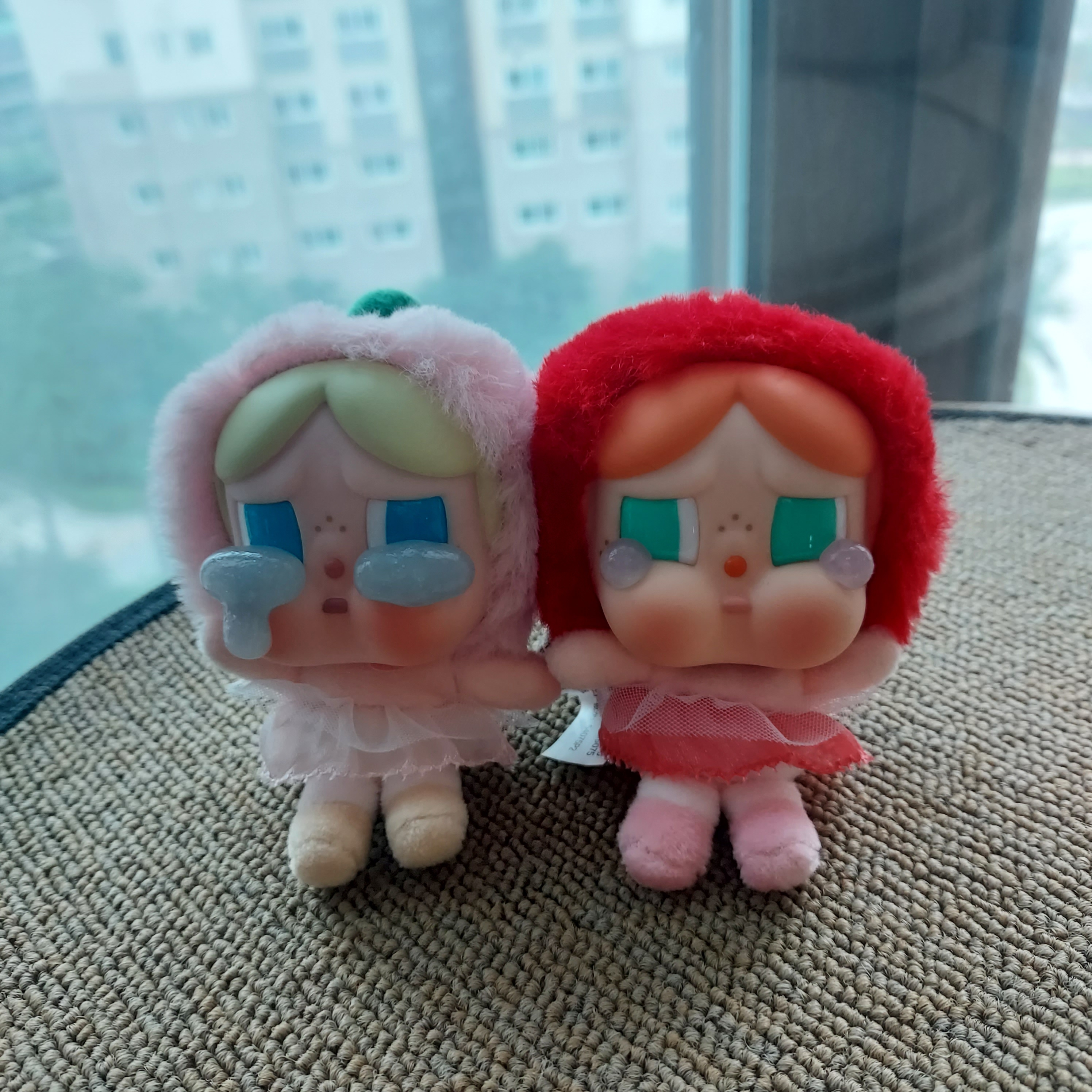 Pop Mart Crybaby Crying For Love Series Vinyl Plush 착용 스타일