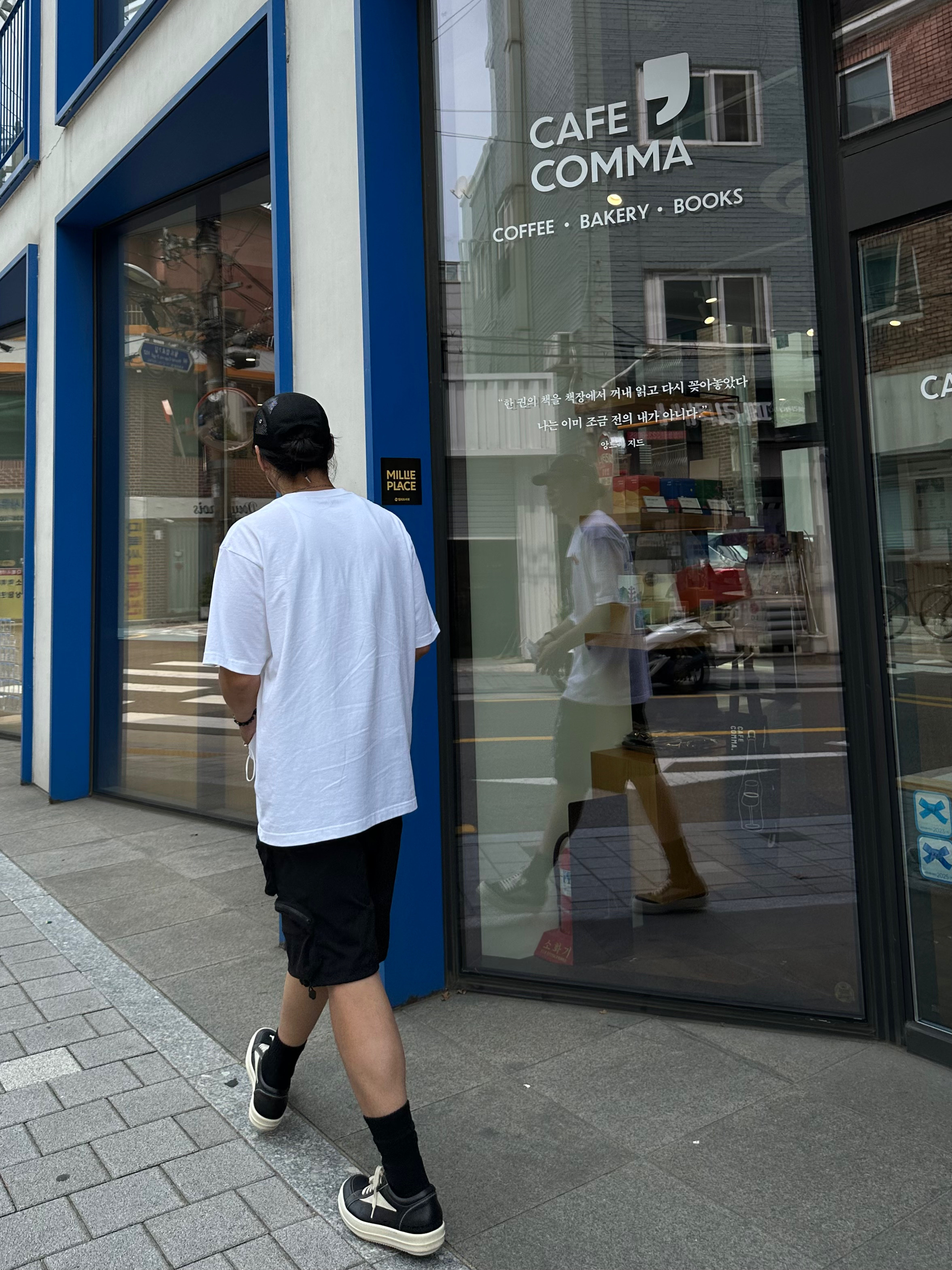 Uniqlo UT x Berserk Manga Curation Graphic T-Shirt A White - KR, Rick Owens Vintage Sneakers in Full Grain Calf Leather And Velour Suede Black Milk Milk 착용 스타일 - 2