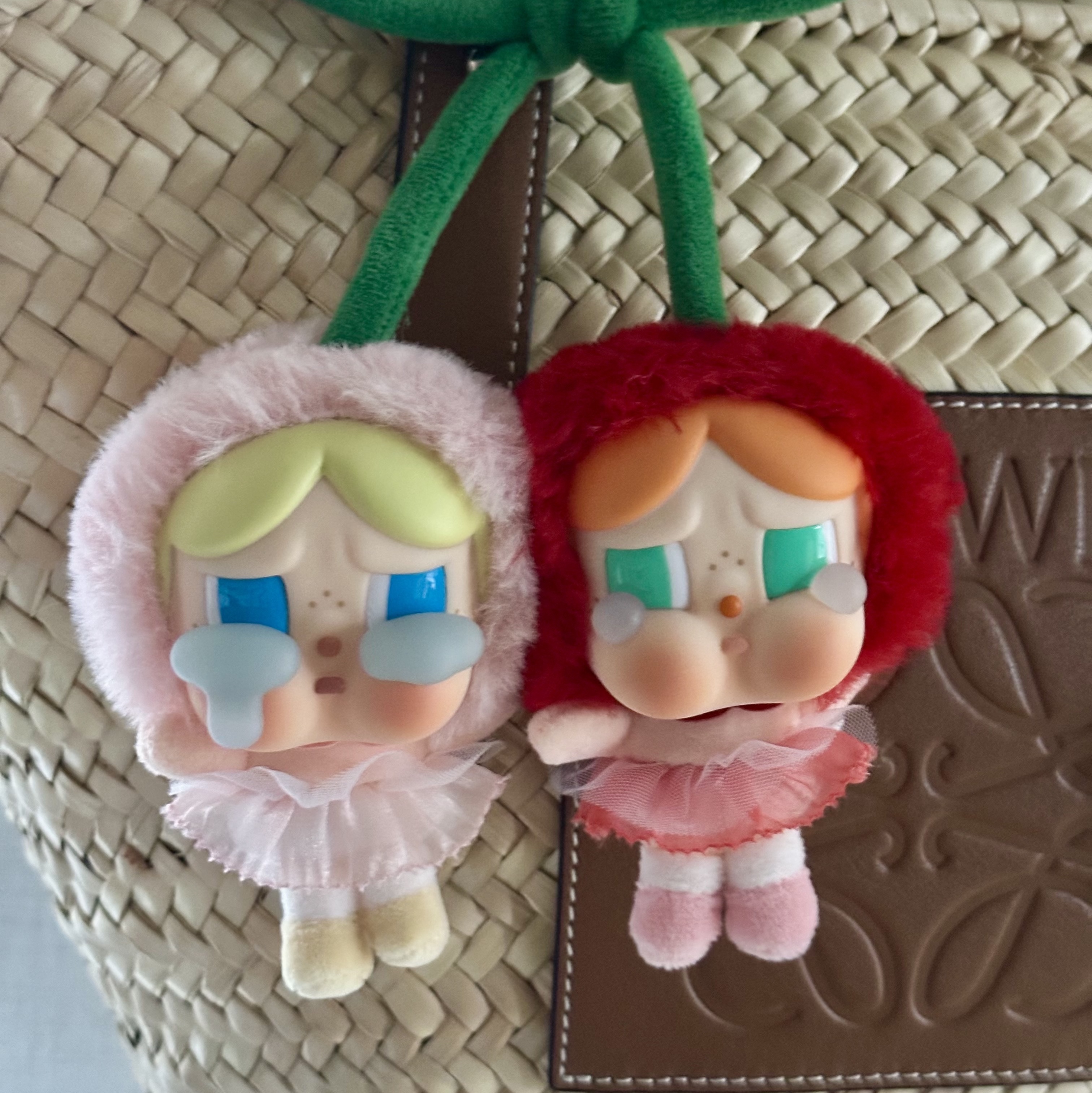 Pop Mart Crybaby Crying For Love Series Vinyl Plush 착용 스타일