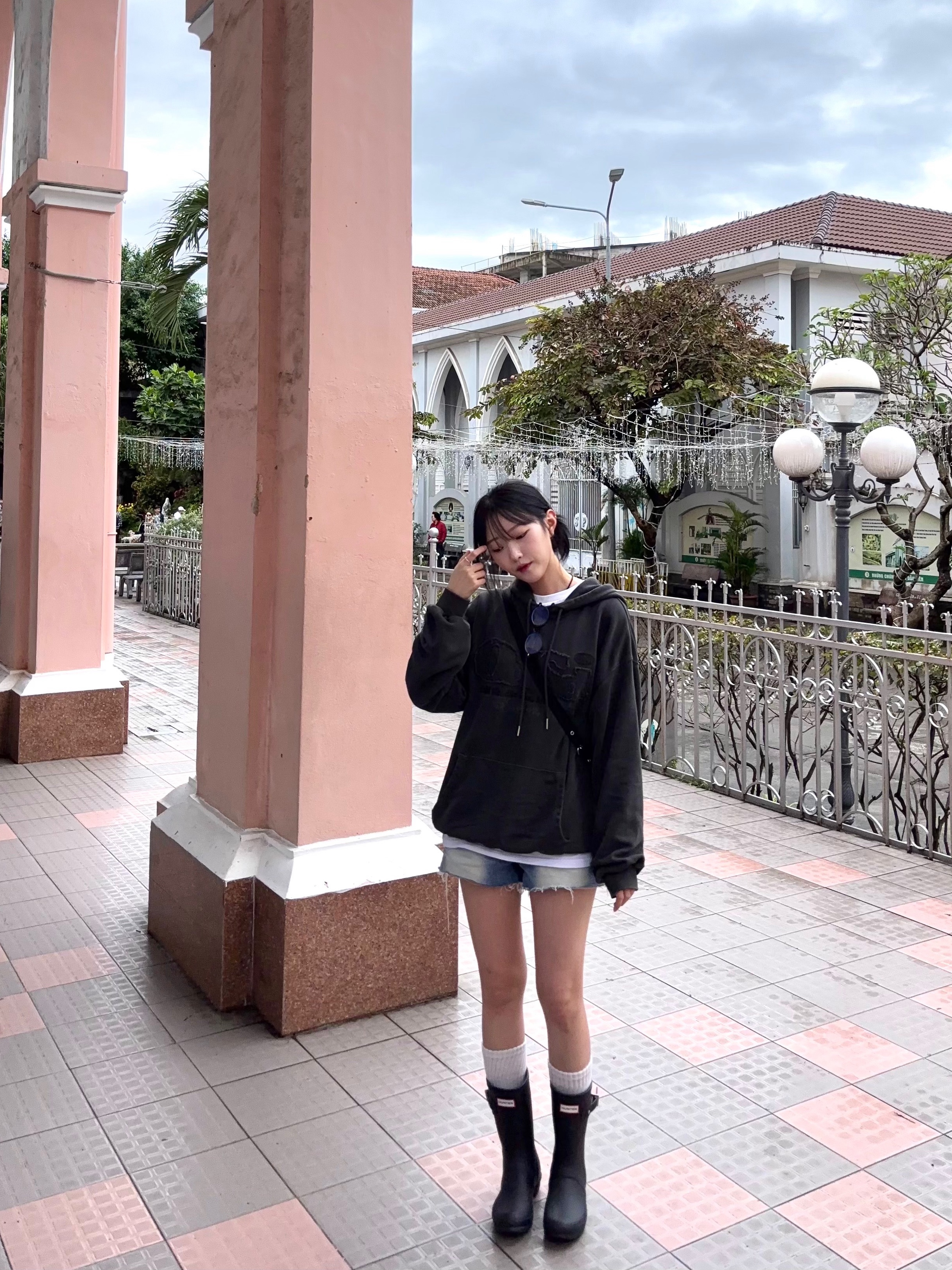(W) Hunter Original Short Rain Boots Black 착용 스타일 - 3