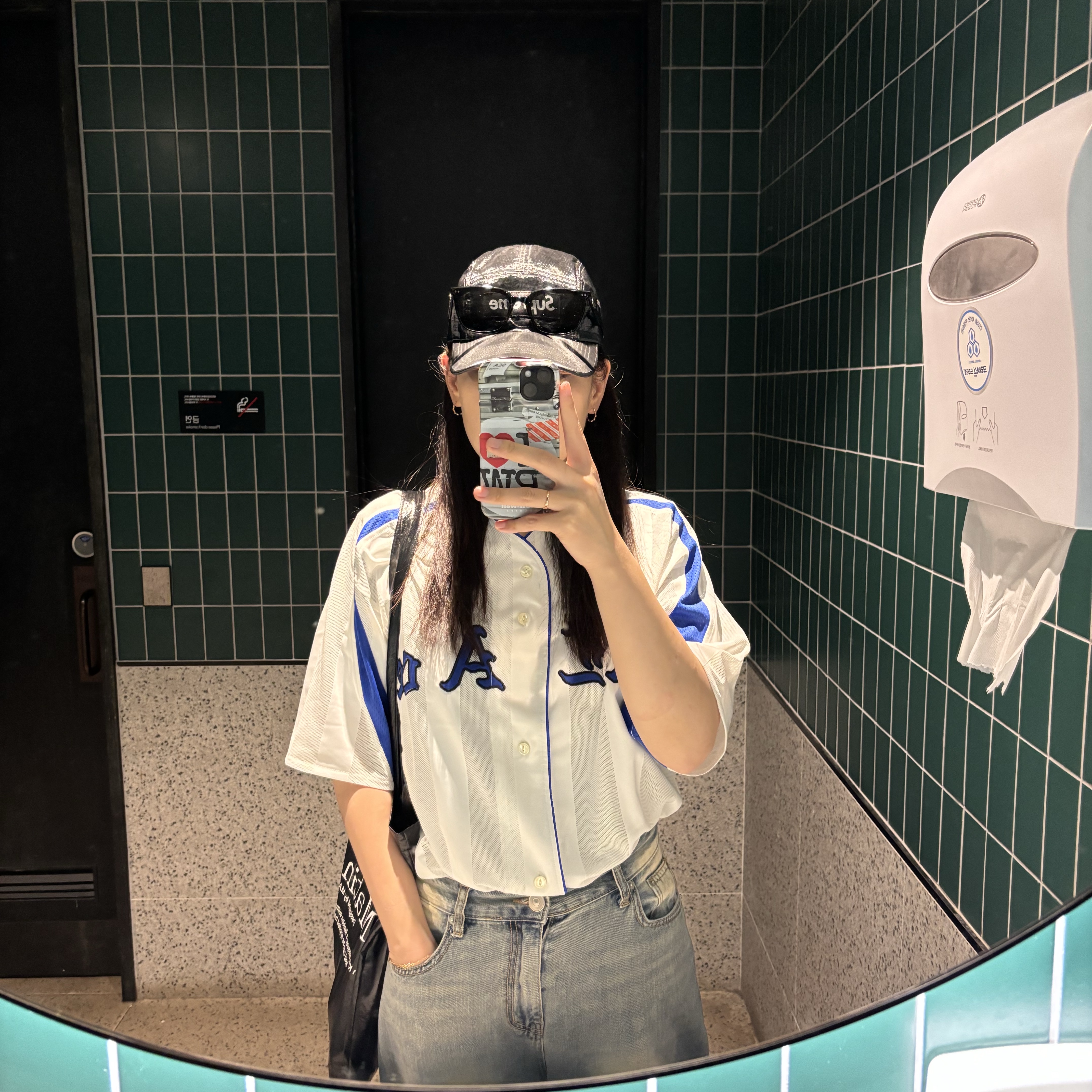 Palace Love Jersey White - 25SS, IAB Studio Japanese Washed Denim Pants Blue 착용 스타일 - 2