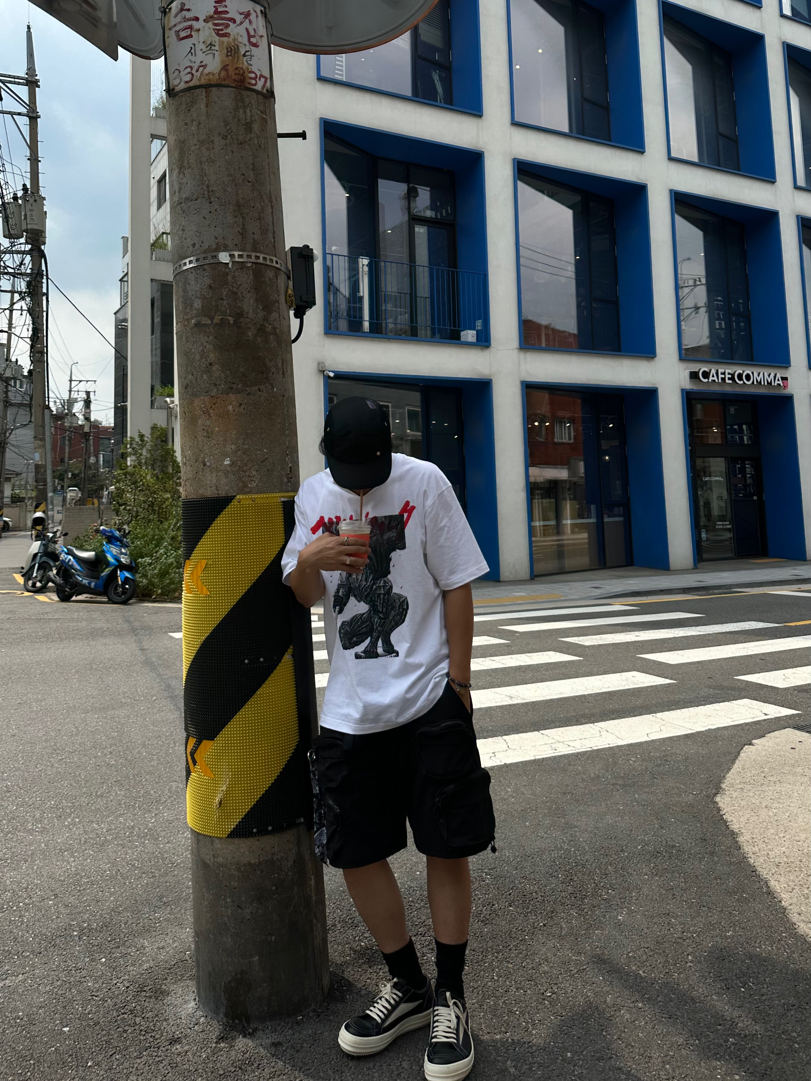 Uniqlo UT x Berserk Manga Curation Graphic T-Shirt A White - KR, Rick Owens Vintage Sneakers in Full Grain Calf Leather And Velour Suede Black Milk Milk 착용 스타일 - 5