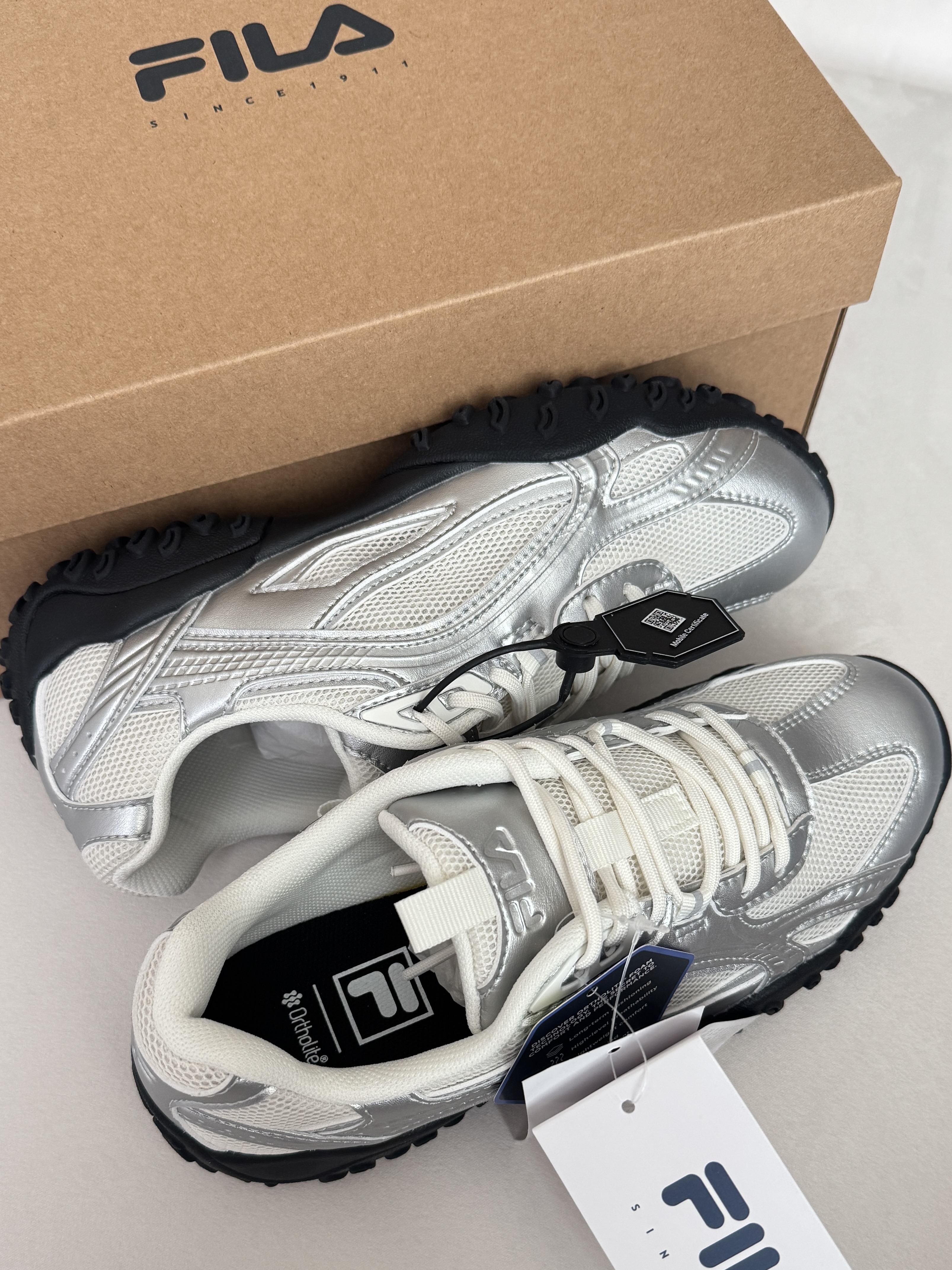 Fila Echappe MS Silver Moon 착용 스타일