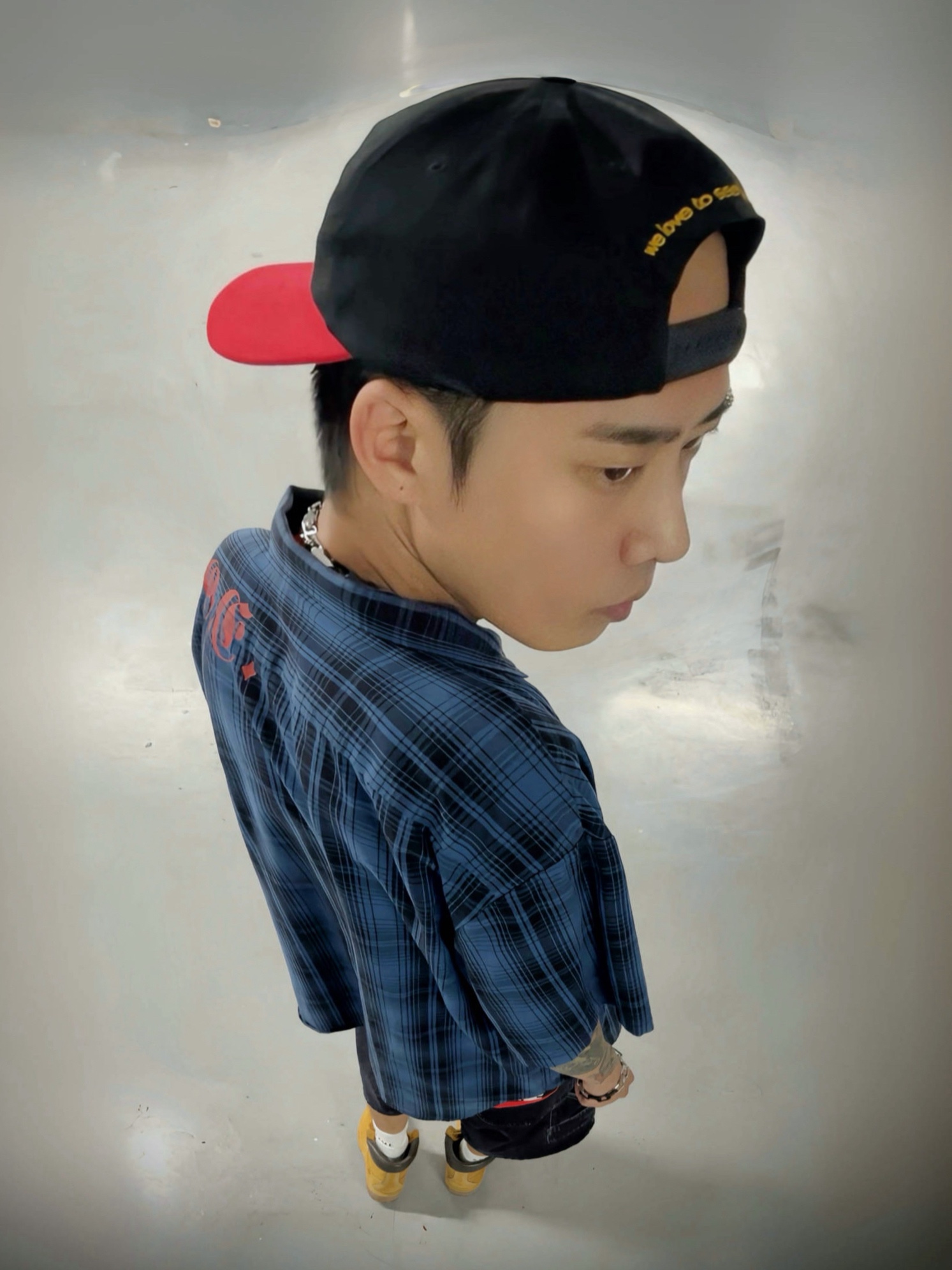 Supreme x Bernadette Corporation S/S Work Shirt Navy Plaid - 23SS, Supreme Box Logo T-Shirt Red - 23FW 착용 스타일