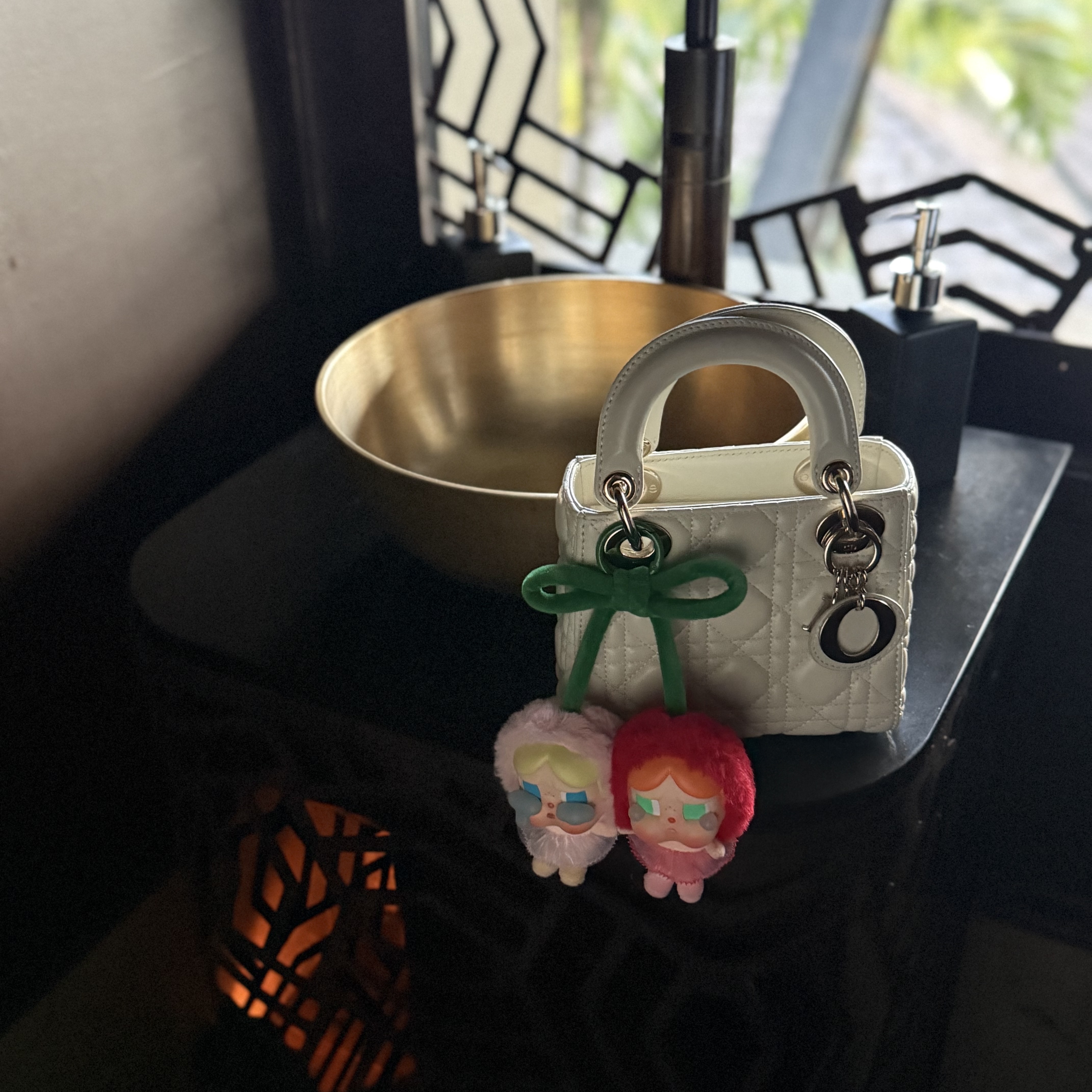 Pop Mart Crybaby Crying For Love Series Vinyl Plush 착용 스타일