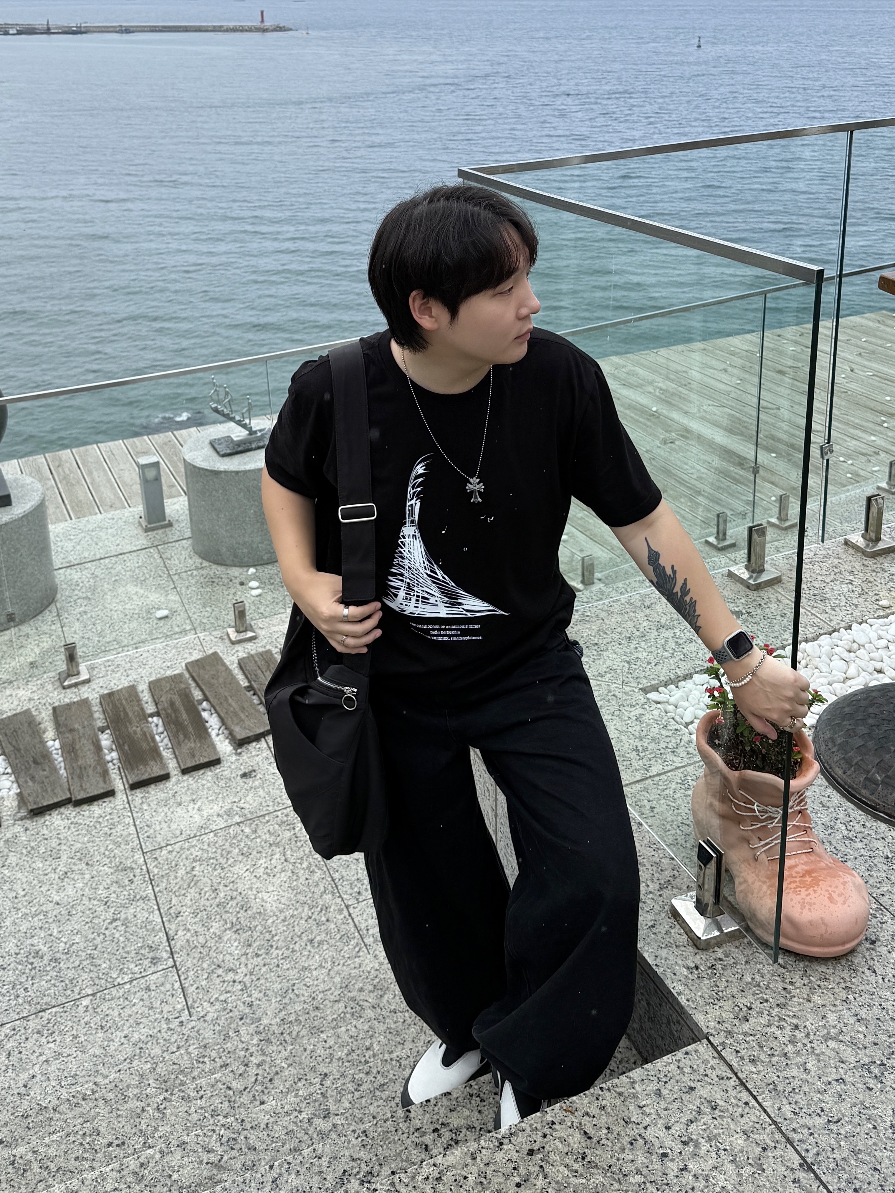 Oakley Factory Team x Brain Dead x Ssense Chop Saw Mule White, Apple Watch SE 2024 40mm GPS Silver Aluminium Case with Sport Band S/M Denim (Korean Ver.) 착용 스타일 - 3