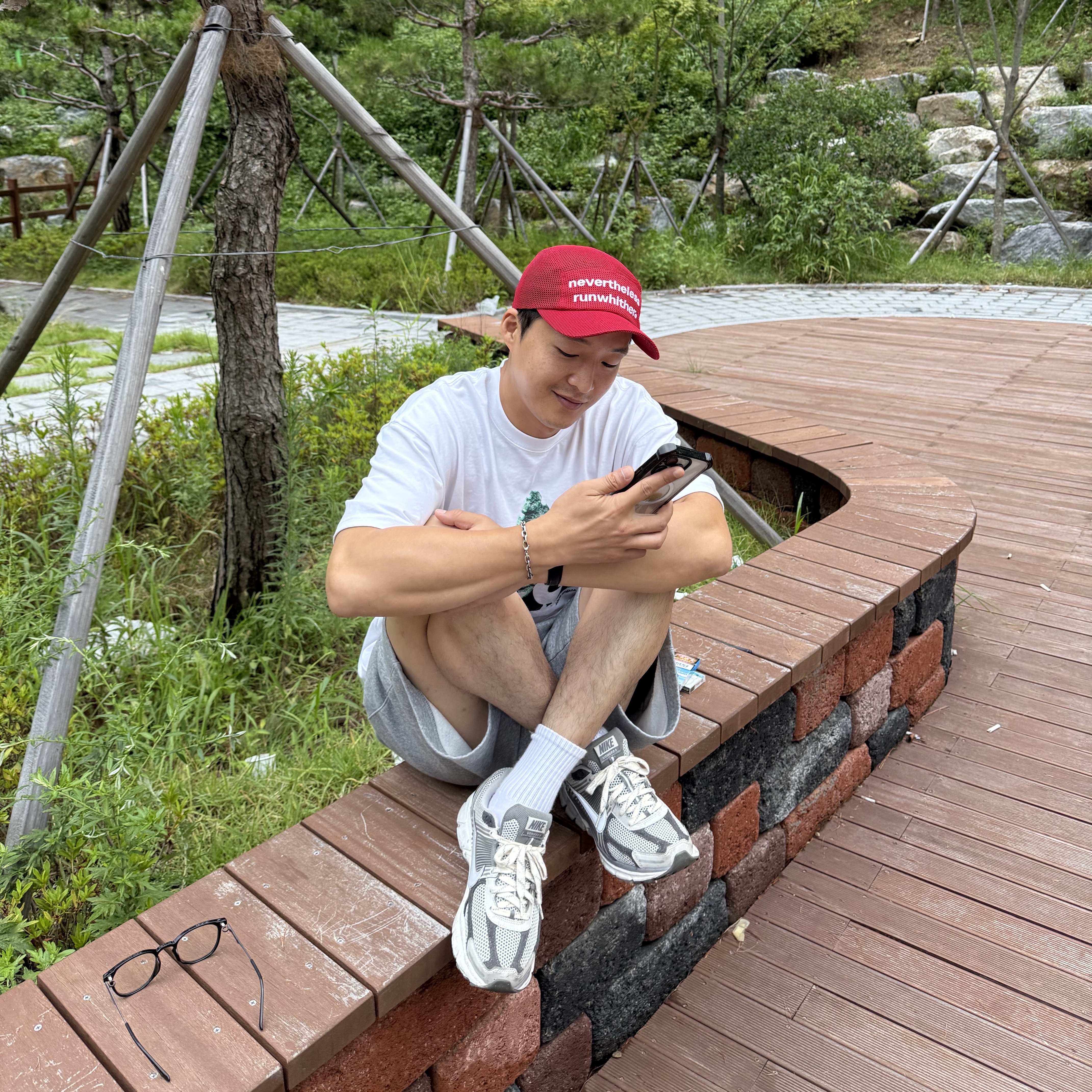 [KREAM 단독] runwhither Mesh Cap Ivory 착용 스타일