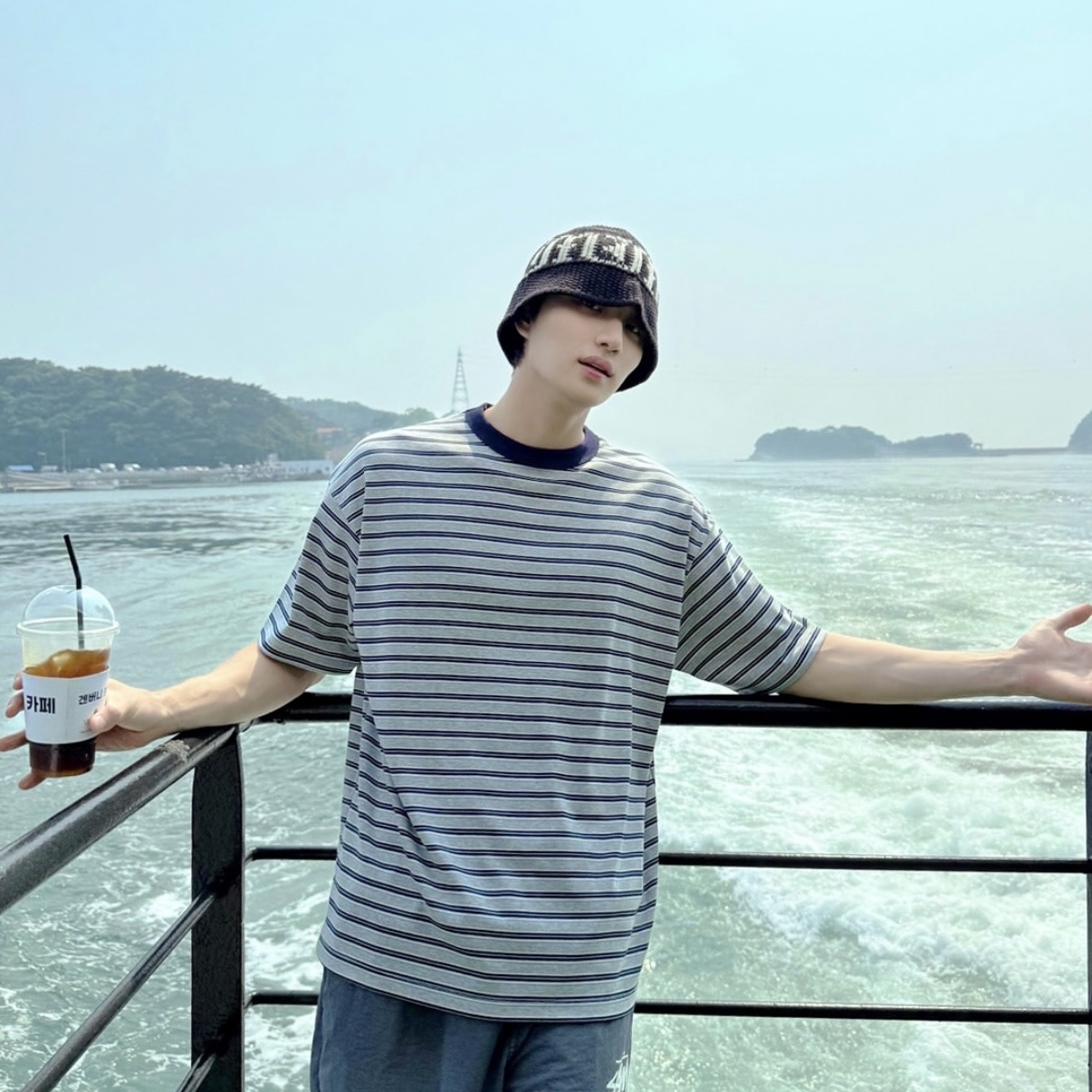 STU Multi Stripe T-shirt Grey 착용 스타일 - 2