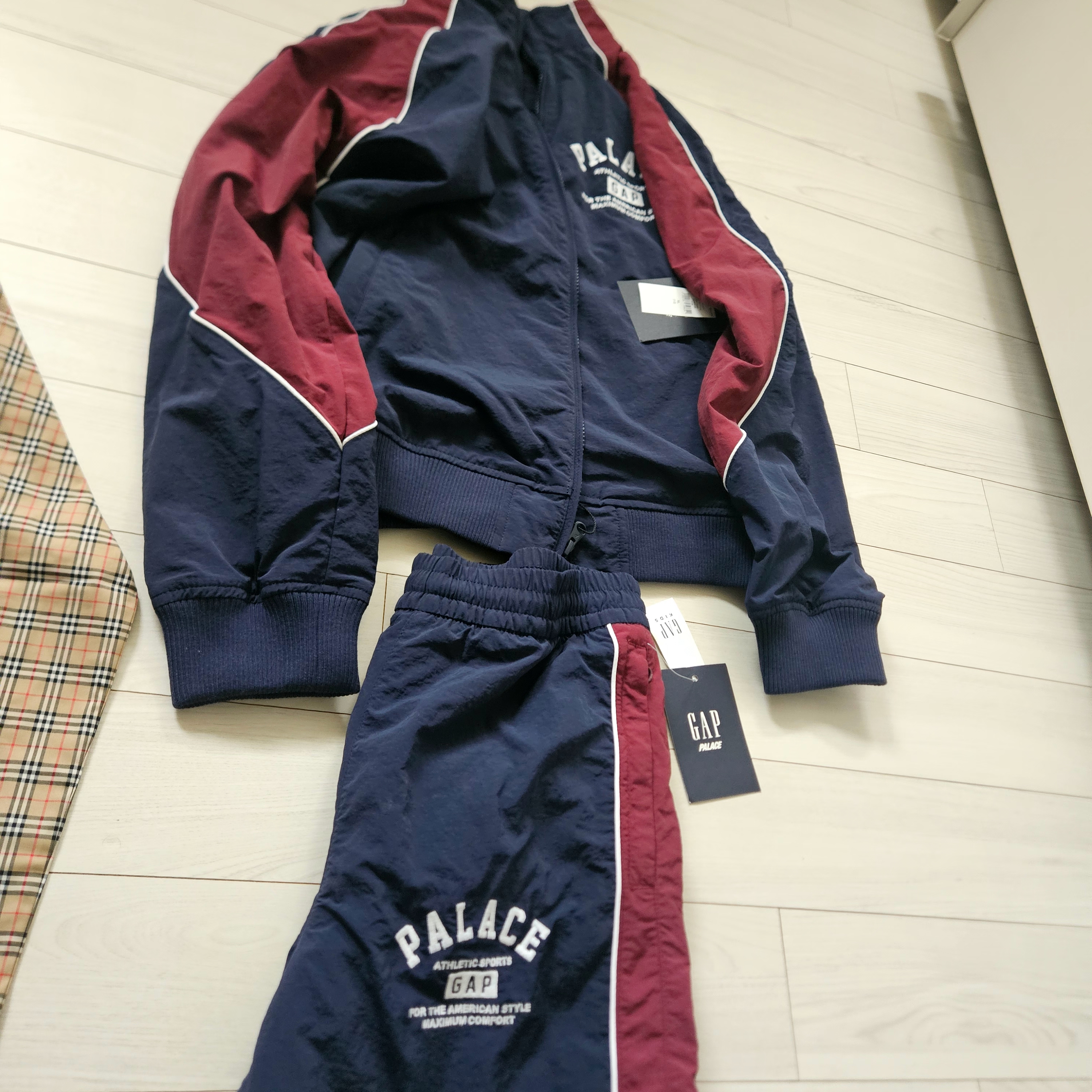 (Kids) Burberry Logo Patch Short Pants Black, (Kids) Burberry Check Stretch Cotton Shirt Archive Beige 착용 스타일 - 2