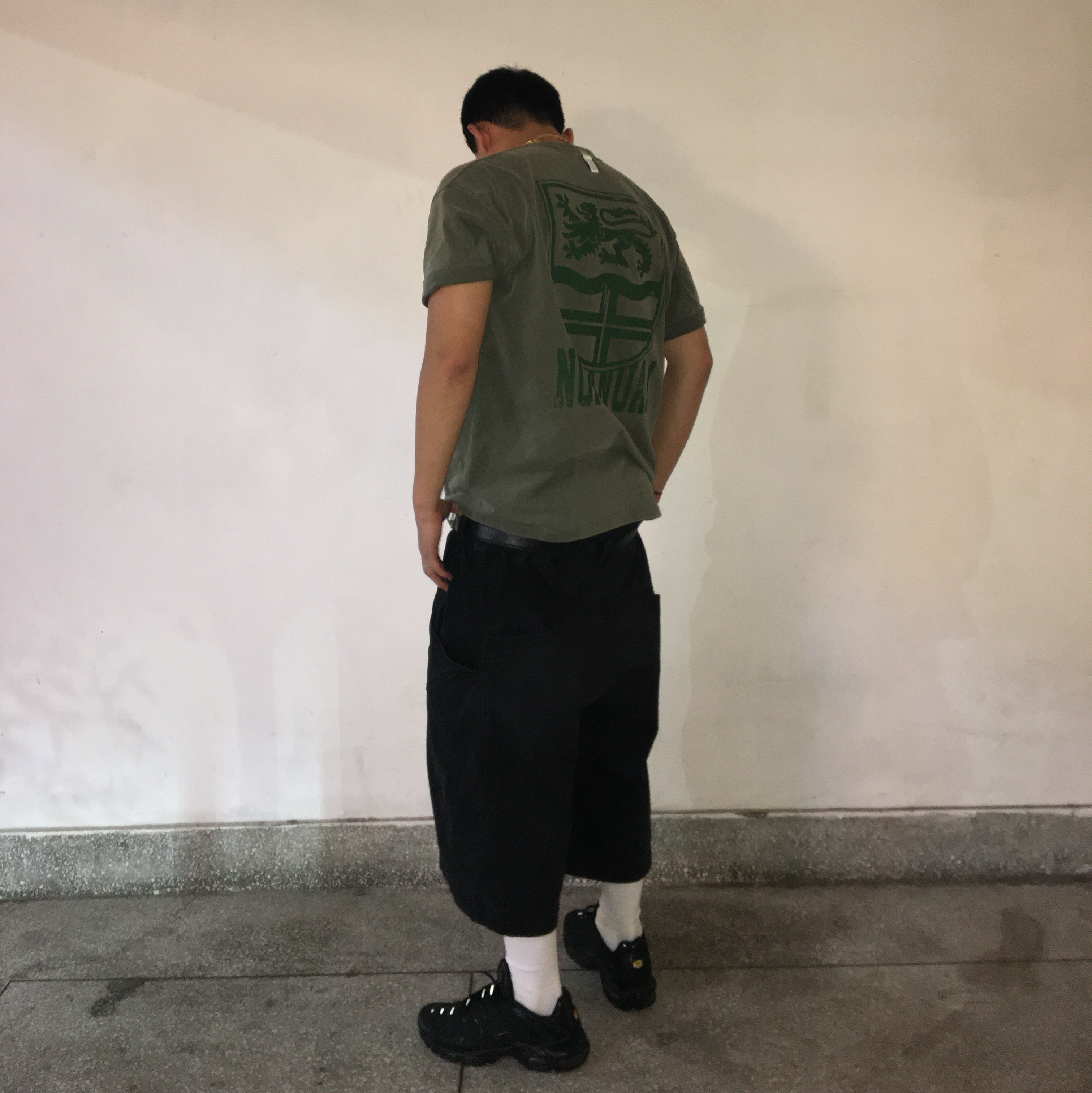 Nike Air Max Plus Triple Black, Supreme Hanes Boxer Briefs Black (4 Pack) 착용 스타일 - 1