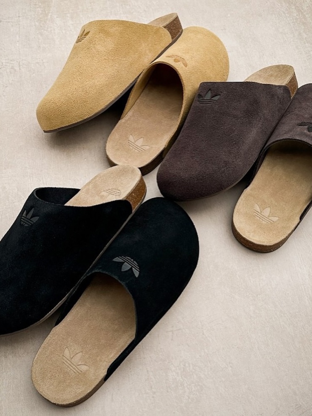 Adidas Adimule Slides Golden Beige Gum, Adidas Adimule Slides Dark Brown Dark Brown Gum 착용 스타일 - 5