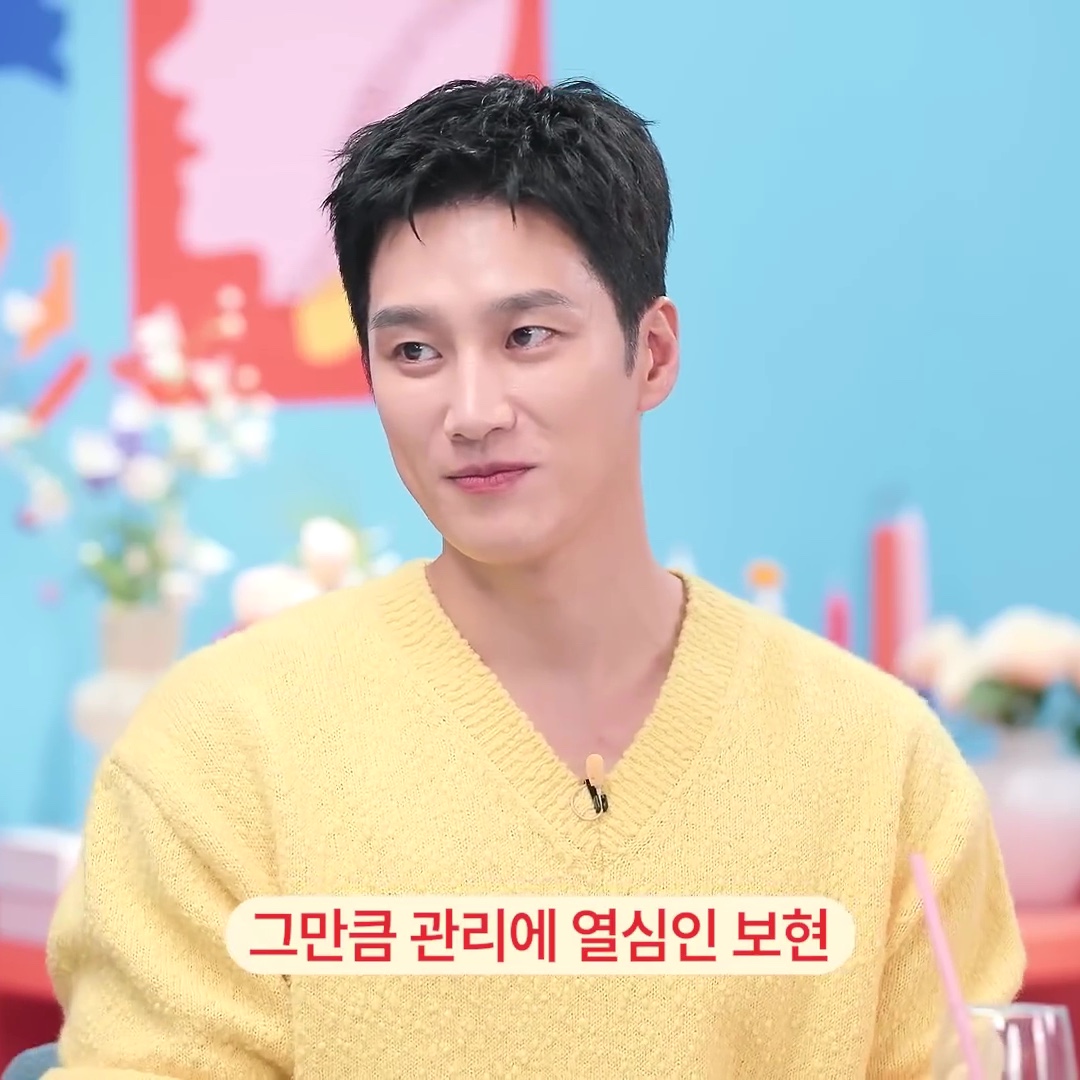 STU Casentino V-Neck Knit Yellow 착용 스타일 - 4