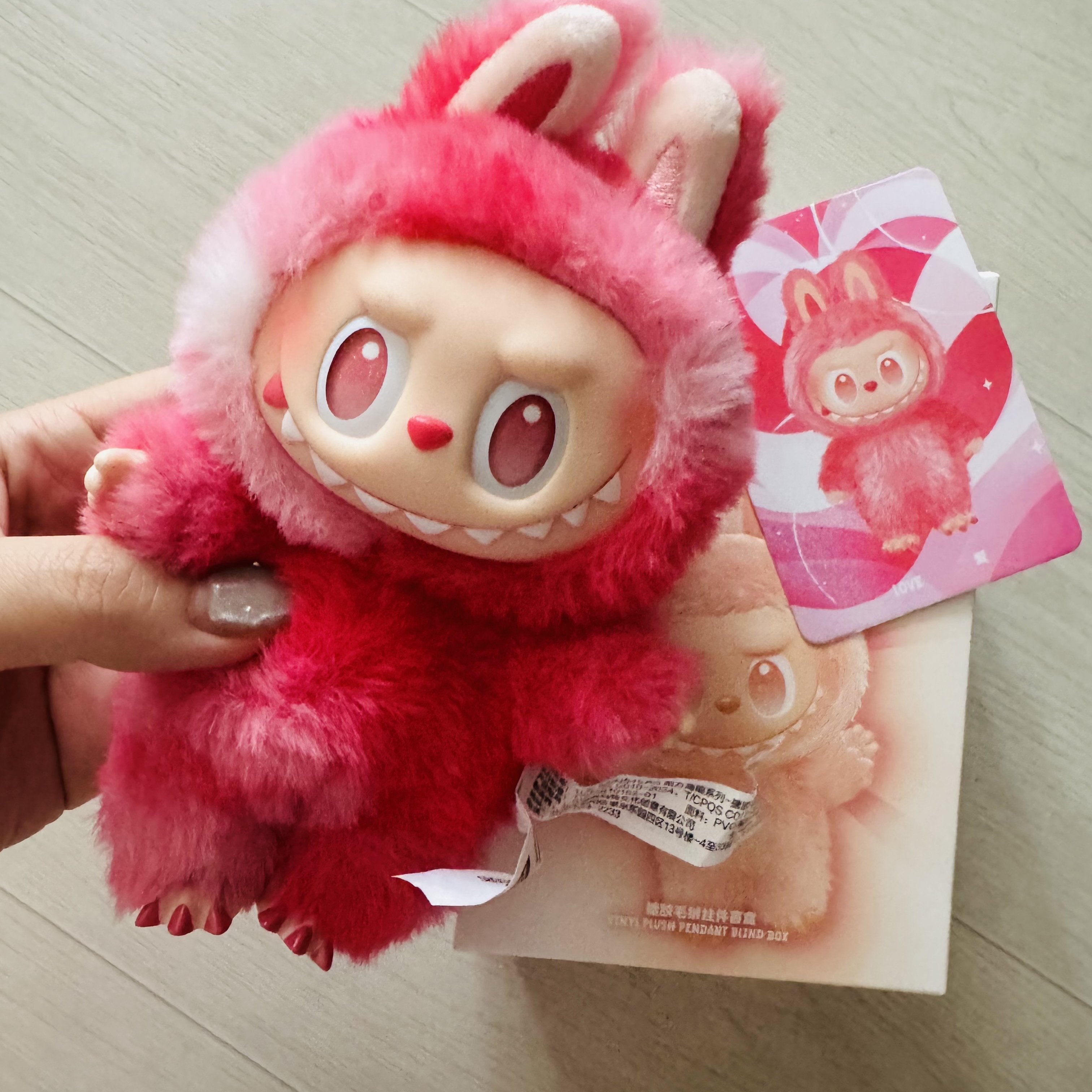 Pop Mart Labubu The Monsters Highlight Series Love Keyring (Opened Case) 착용 스타일