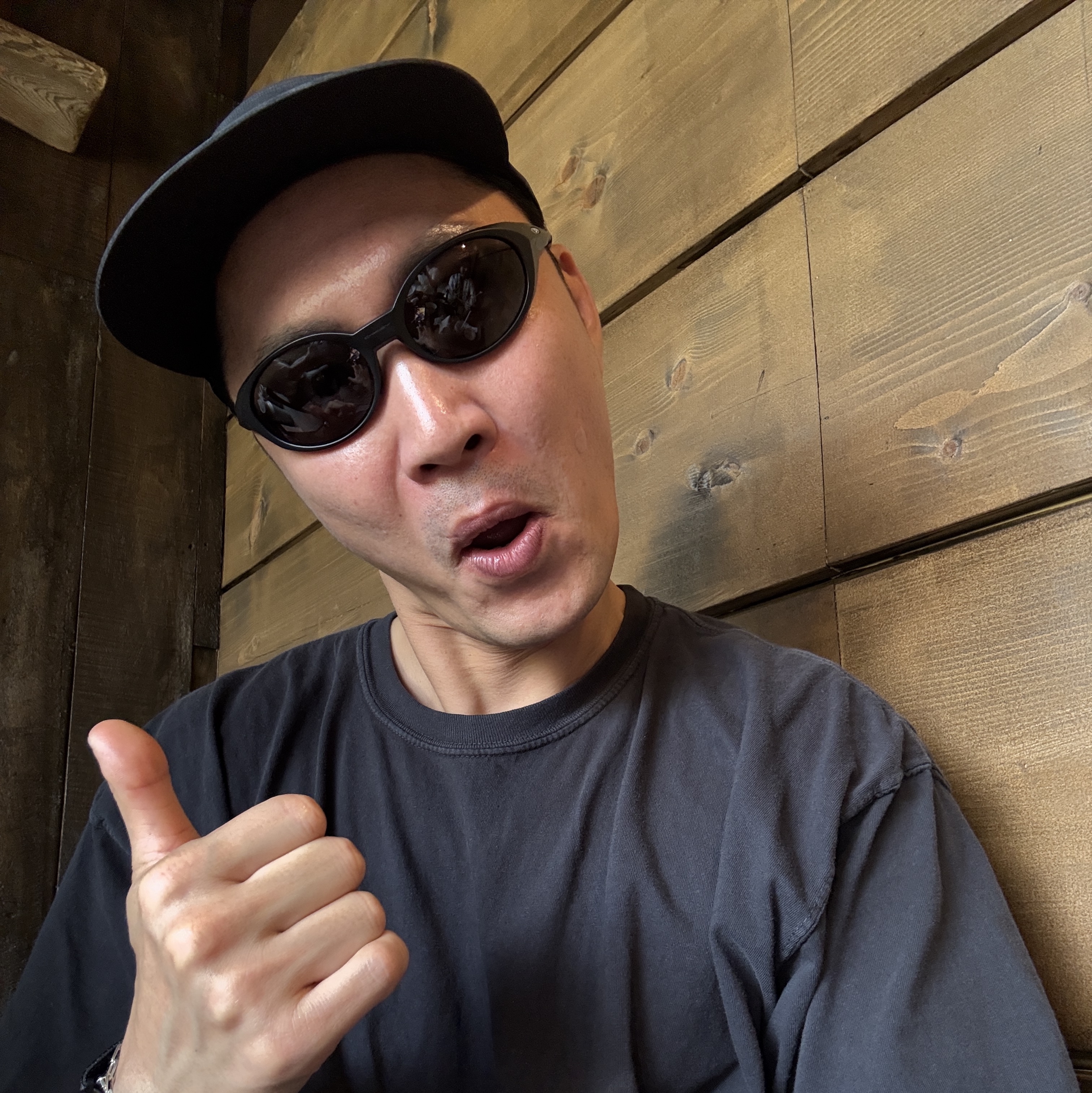 Oakley Eye Jacket Redux Matte Black Frame Prizm Grey Lenses High Bridge Fit 착용 스타일 - 2