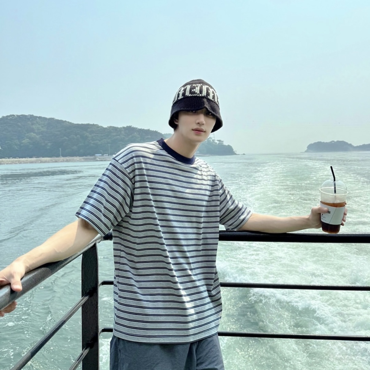 STU Multi Stripe T-shirt Grey 착용 스타일 - 1