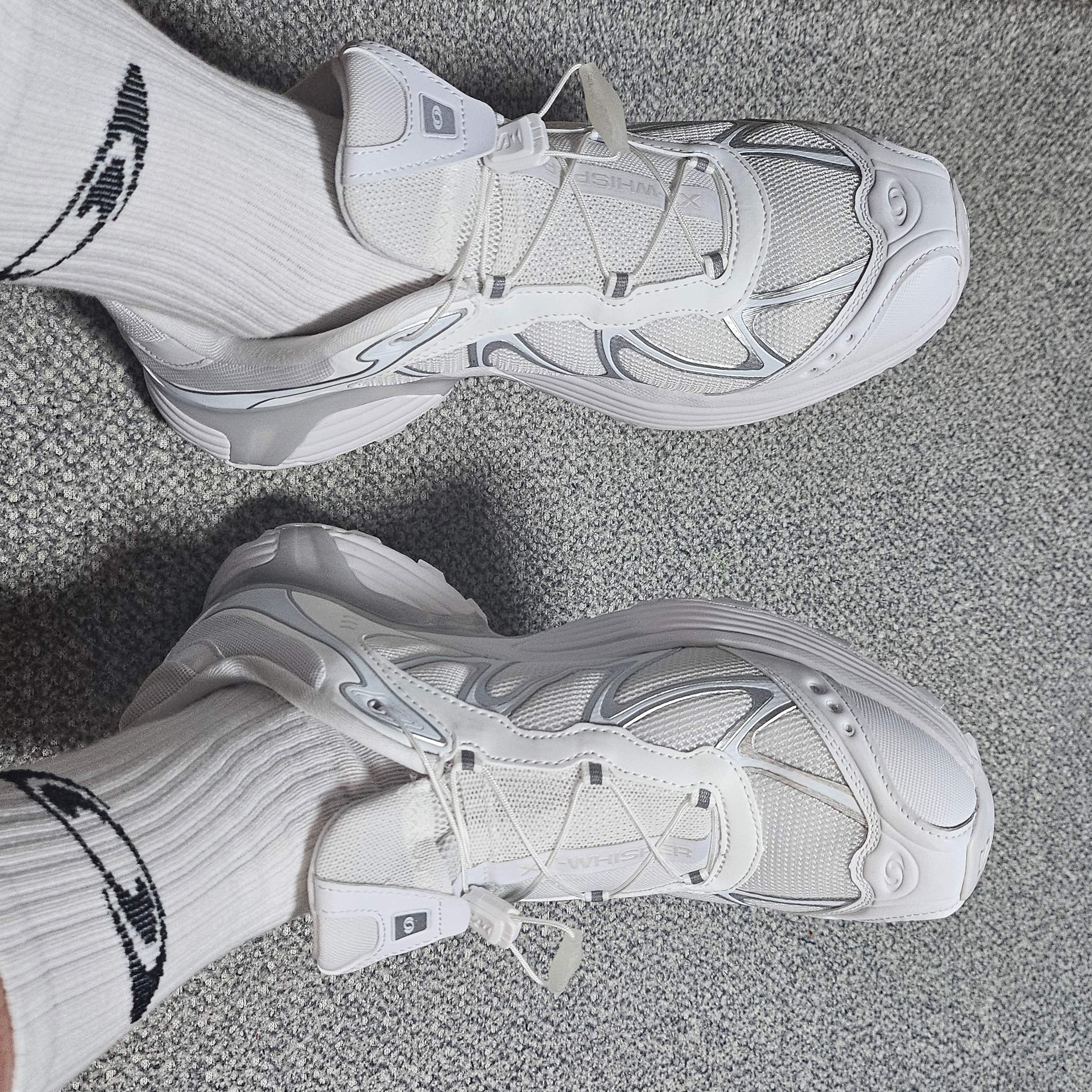 Salomon XT-Whisper White Lunar Rock 착용 스타일